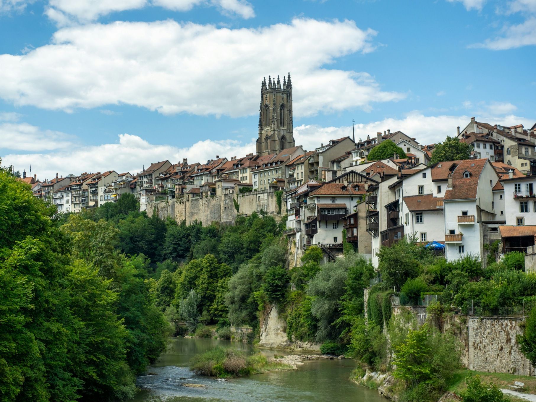 Fribourg: เมืองที่มีความสวยงาม พร้อมด้วยอาคารประวัติศาสตร์และธรรมชาติที่สวยงาม