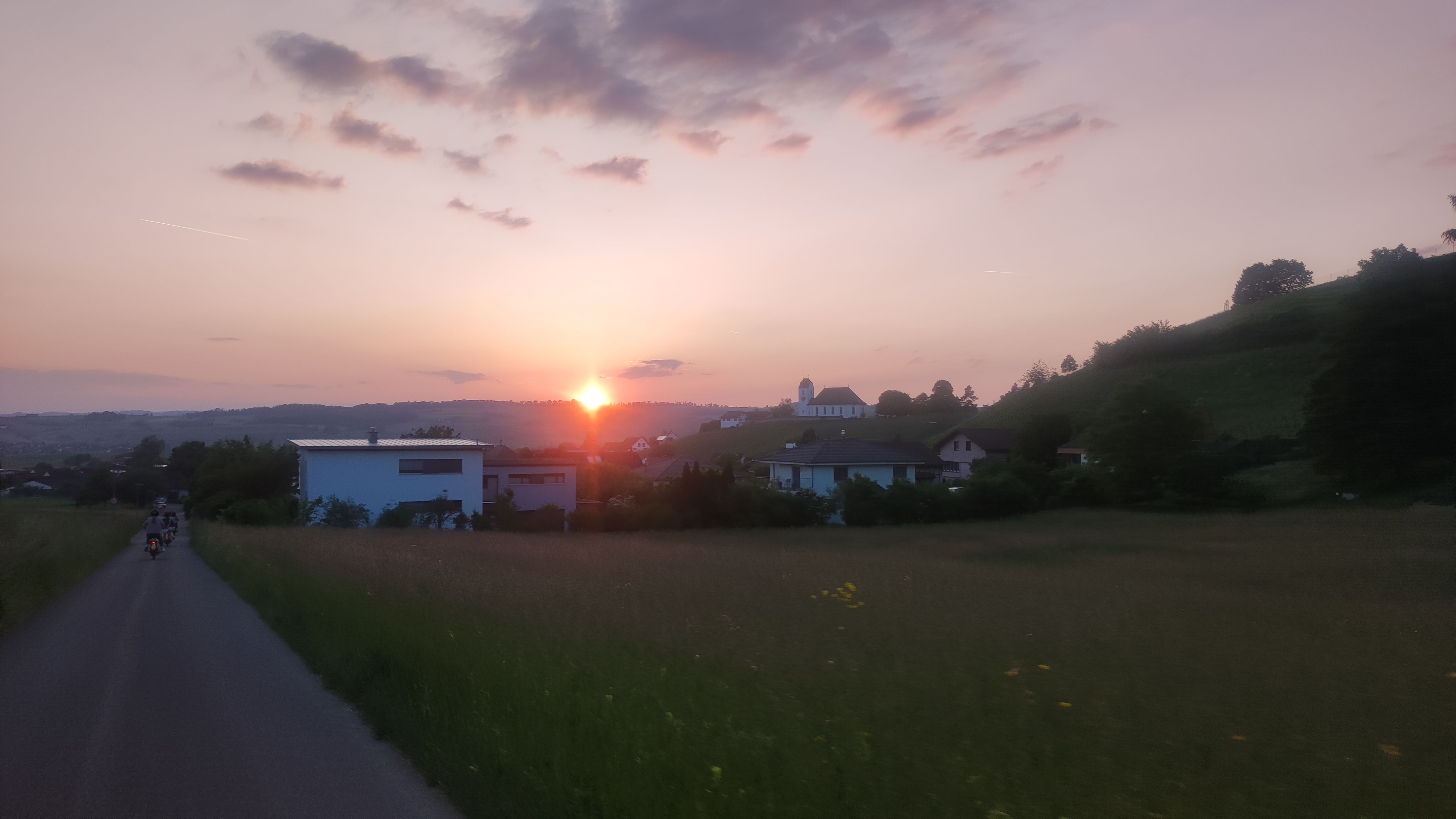 Fyrabig tur: Nyd solnedgangen over naturen og de bløde bakker i området.