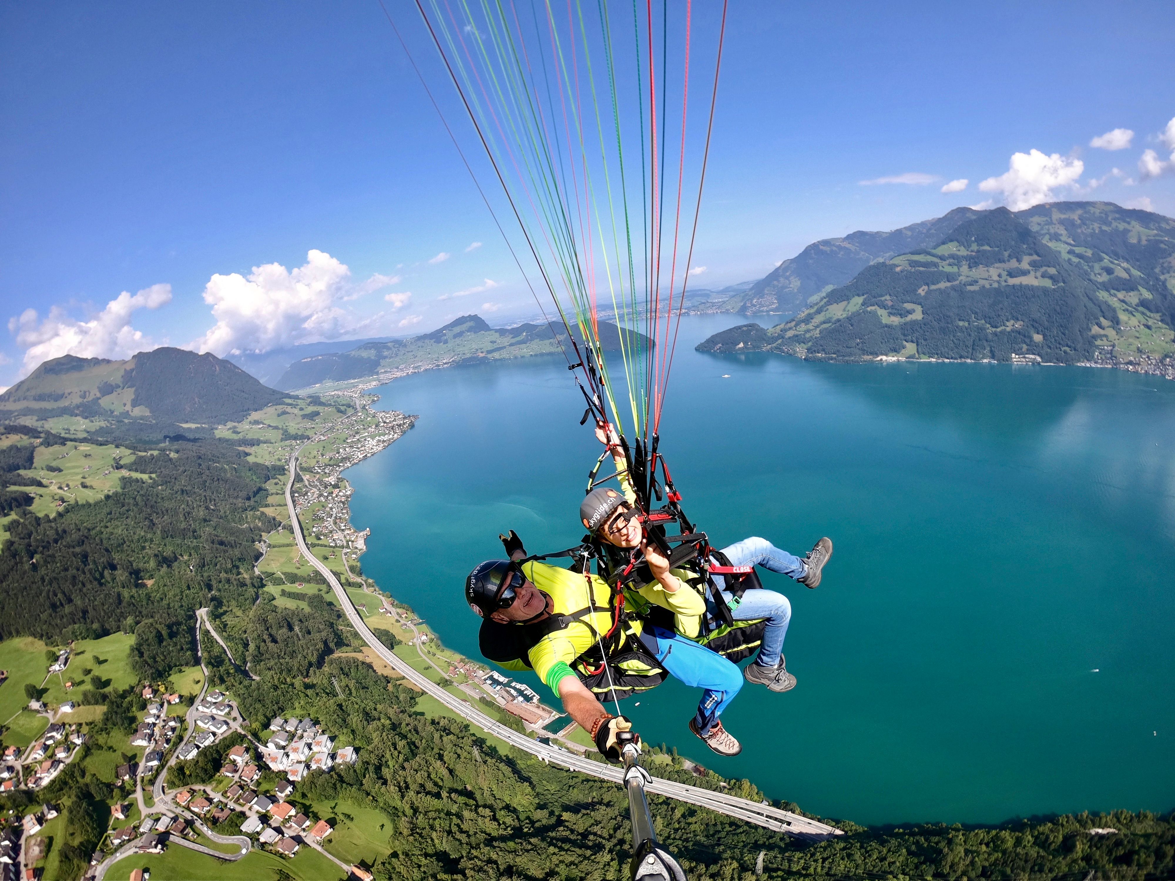 SkyGlide 滑翔伞：从空中体验维尔瓦尔德湖，享受难忘的美景。