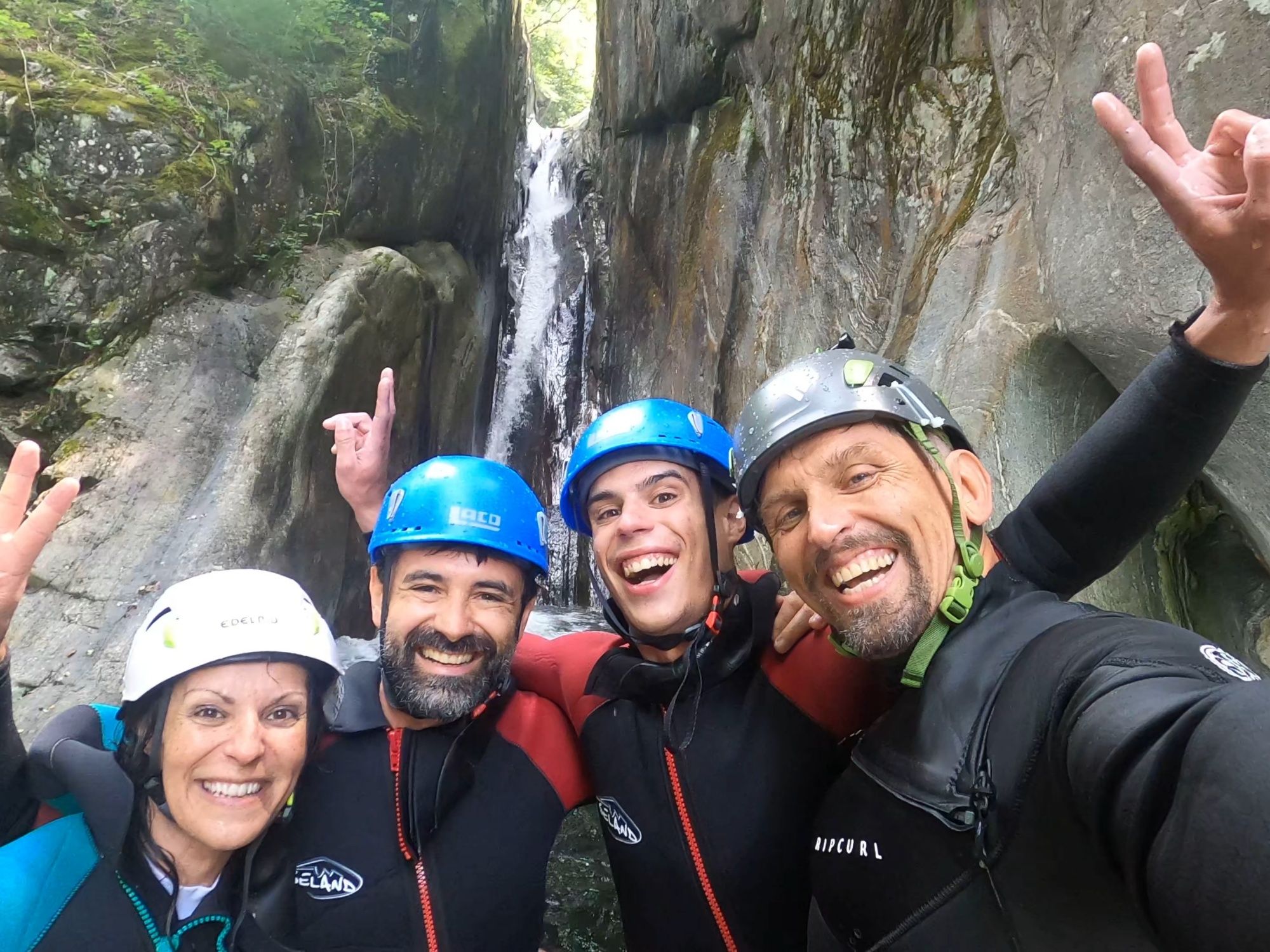Canyoning nel Maggiatal, vivi avventure nelle gole e impressionanti cascate.