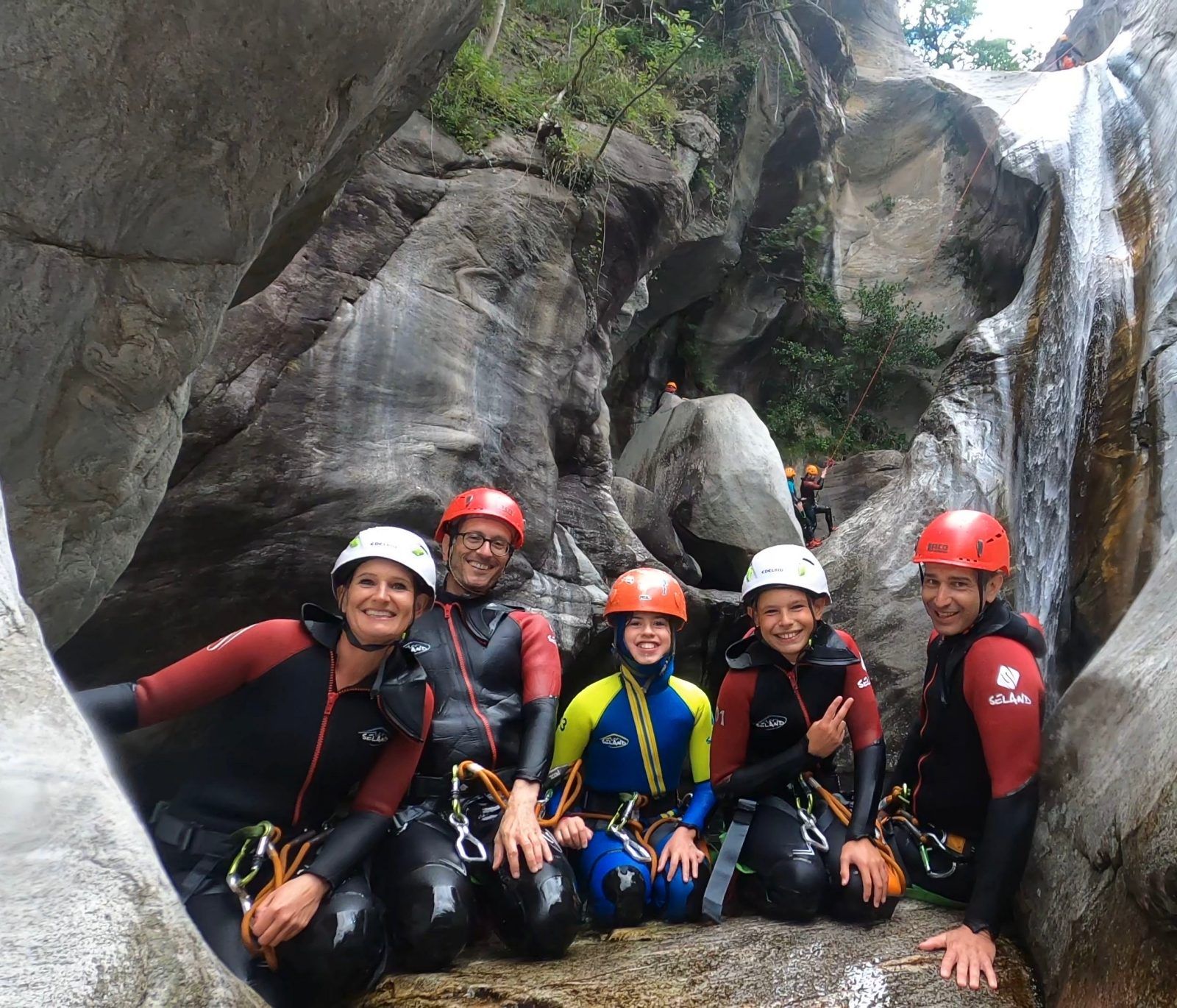 Οικογενειακή περιπέτεια στη φύση με την Boggera, ιδανική για ομάδες με παιδιά και ενήλικες.