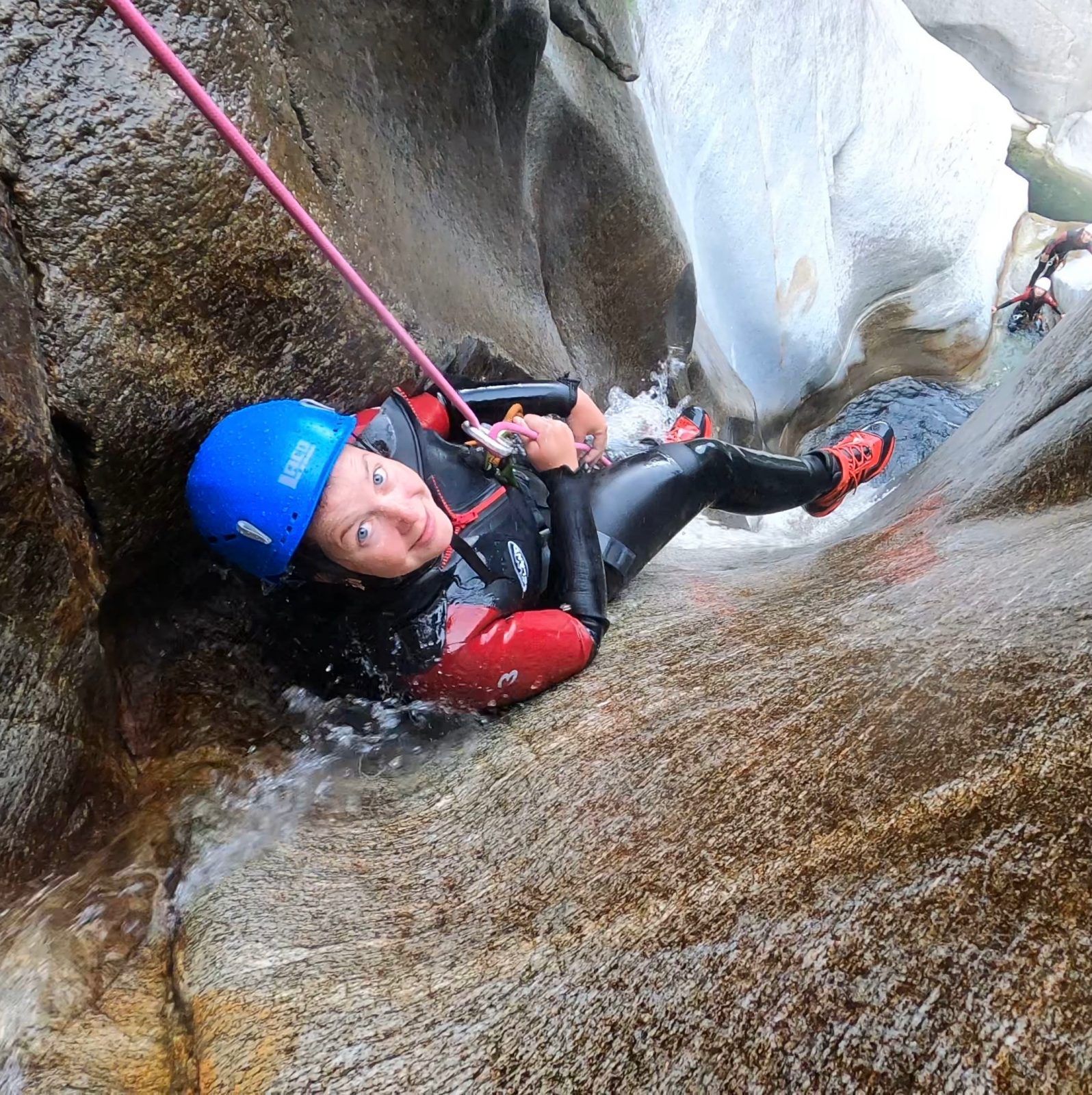 बोगेरा कैन्यनिंग: प्राकृतिक वातावरण में अनुभवी टीम के साथ रोमांचक साहसिक गतिविधियों का अनुभव करें।