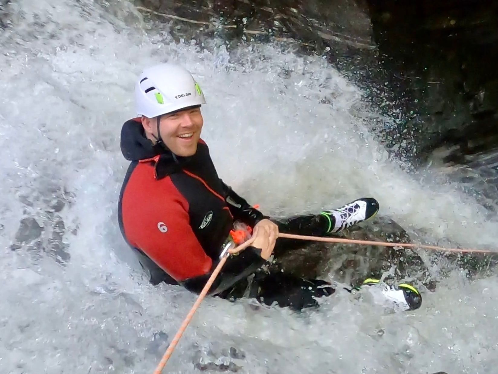 Canyoning nel Maggiatal Val Grande, vivi avventure emozionanti nella natura.