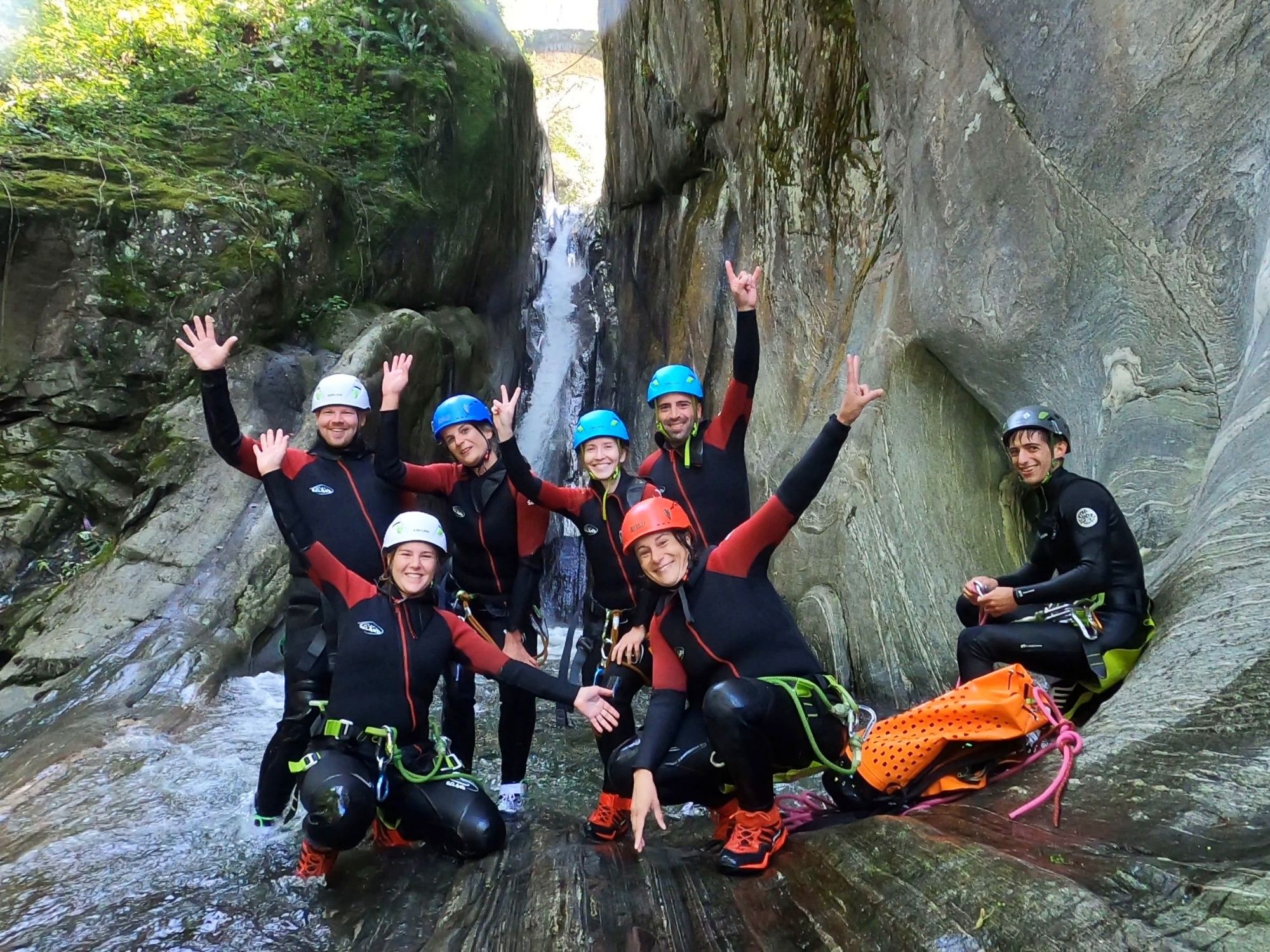 Canyoning: scopri con il nostro team emozionanti cascate e spettacolari gole nella natura.