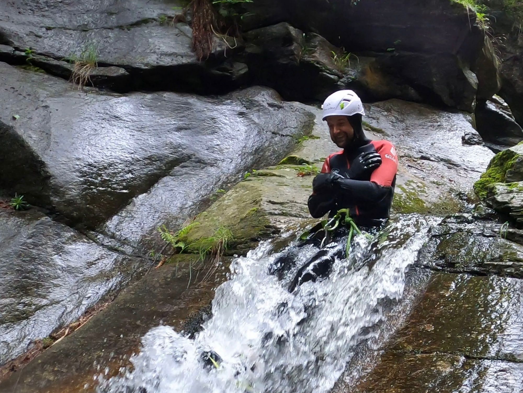 Canyoning en Malvaglia: vive aventuras en la naturaleza mientras deslizas por cascadas.