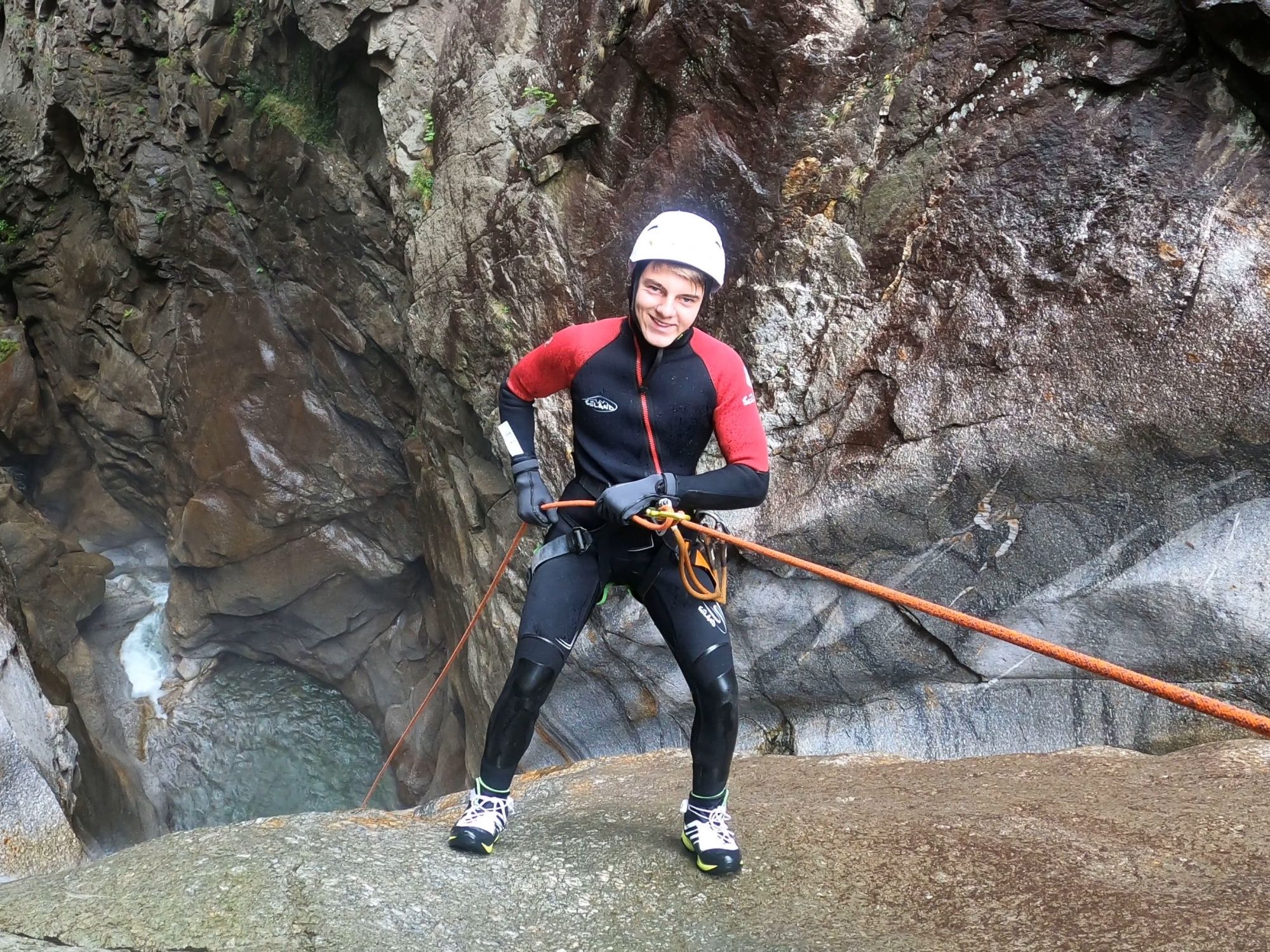 Gola di Pontirone: Avventura di canyoning in montagna, ideale per gruppi e bambini in estate