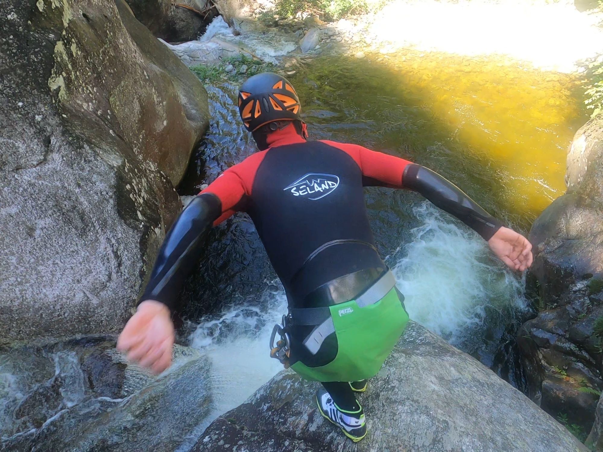 Malvaglia Canyoning: Experimenta el emocionante canyoning en la impresionante naturaleza. Ideal para vacaciones de aventura.