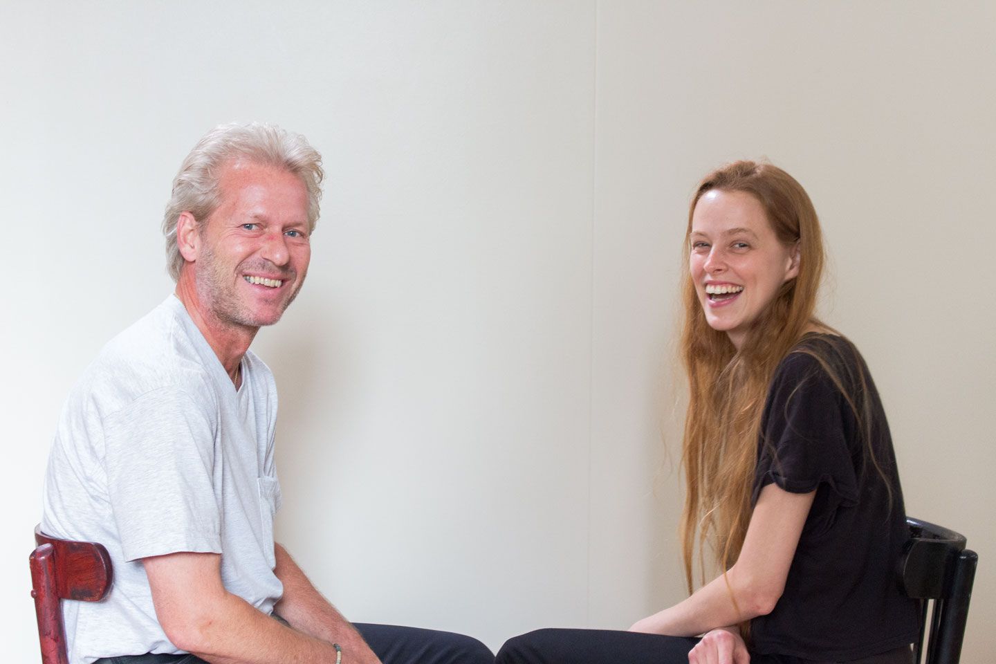 Ненасильственная коммуникация: человеческое взаимодействие, радость, улыбка, спокойная атмосфера