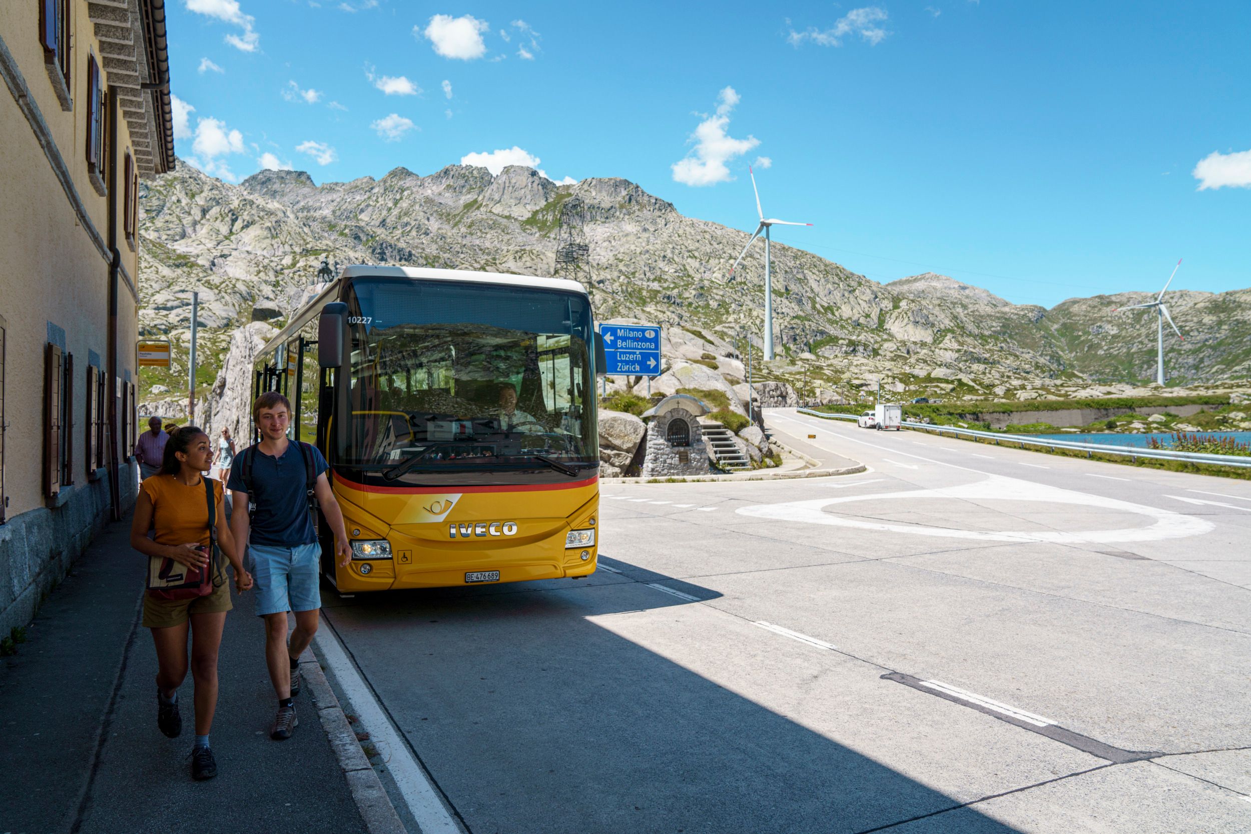 Gotthard-Pass-Postbus: ผ่อนคลายไปกับการเดินเที่ยวในเทือกเขาสวิส สุดยอดสำหรับการผจญภัยและการพักผ่อน.