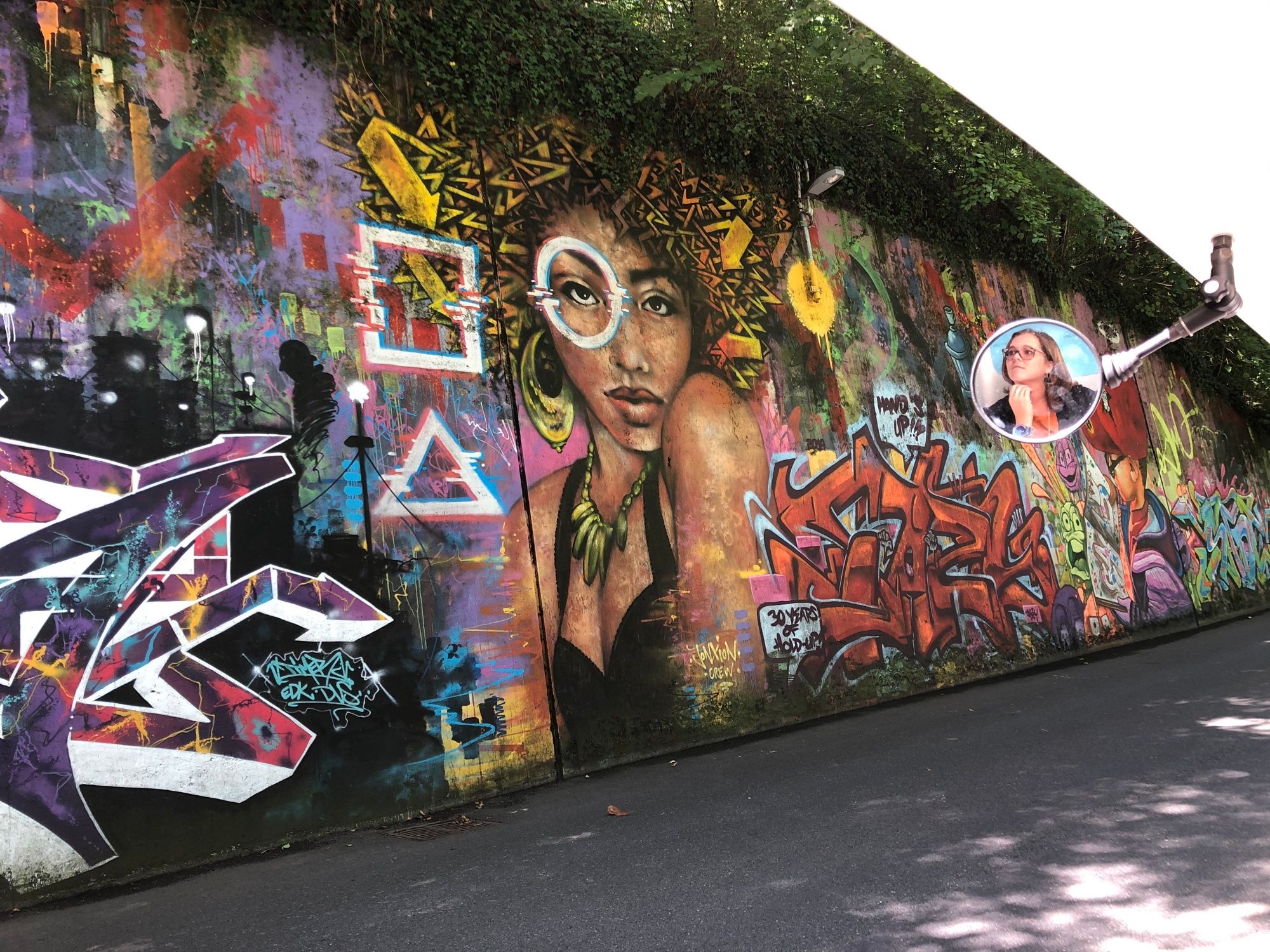 Taxi-bici Tour Urban Art: Scopri l'arte urbana creativa in un contesto pittoresco.