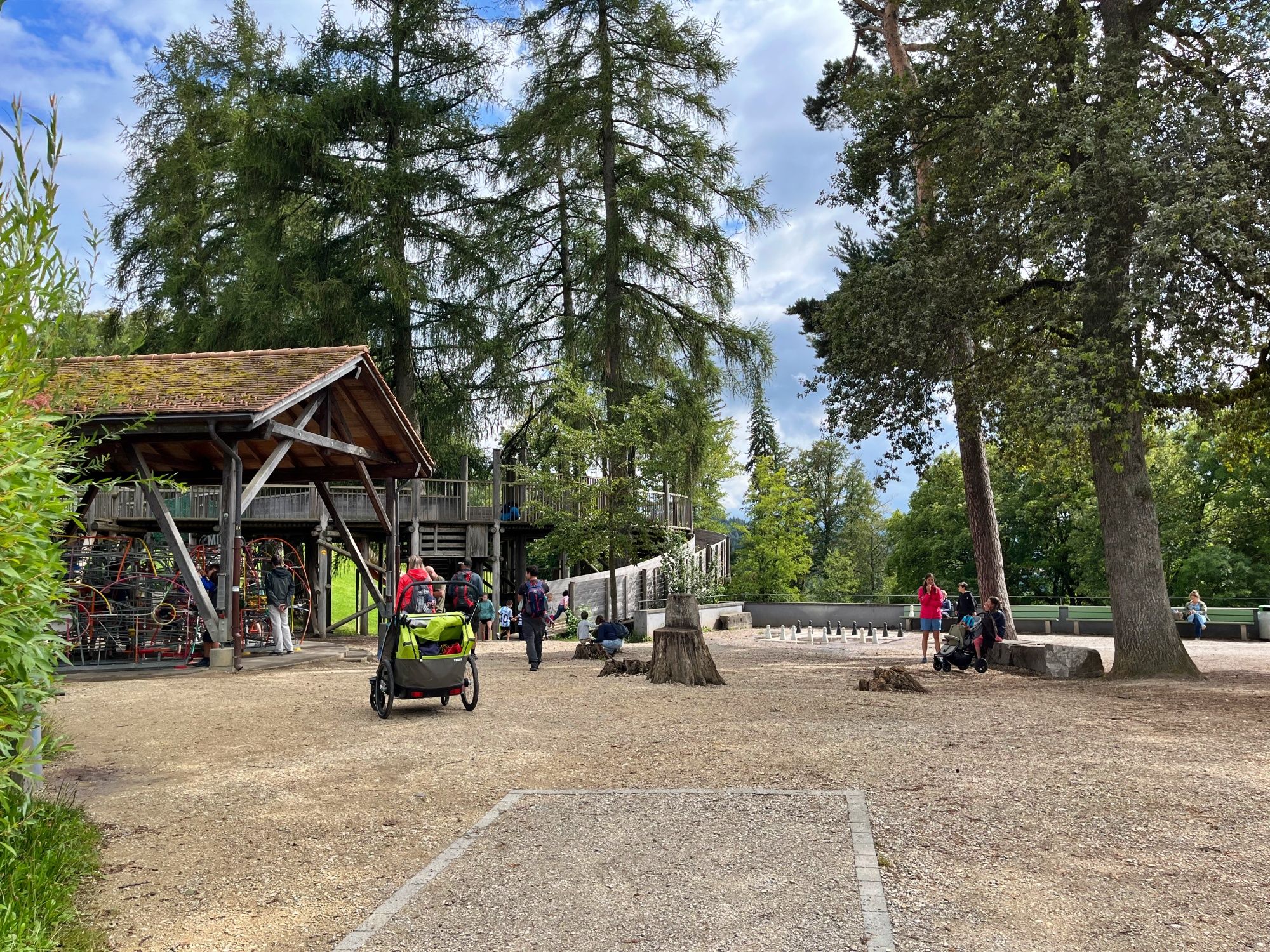 Gurten: Familievenligt legeplads med udendørsaktiviteter og udsigt over naturen i Bern.