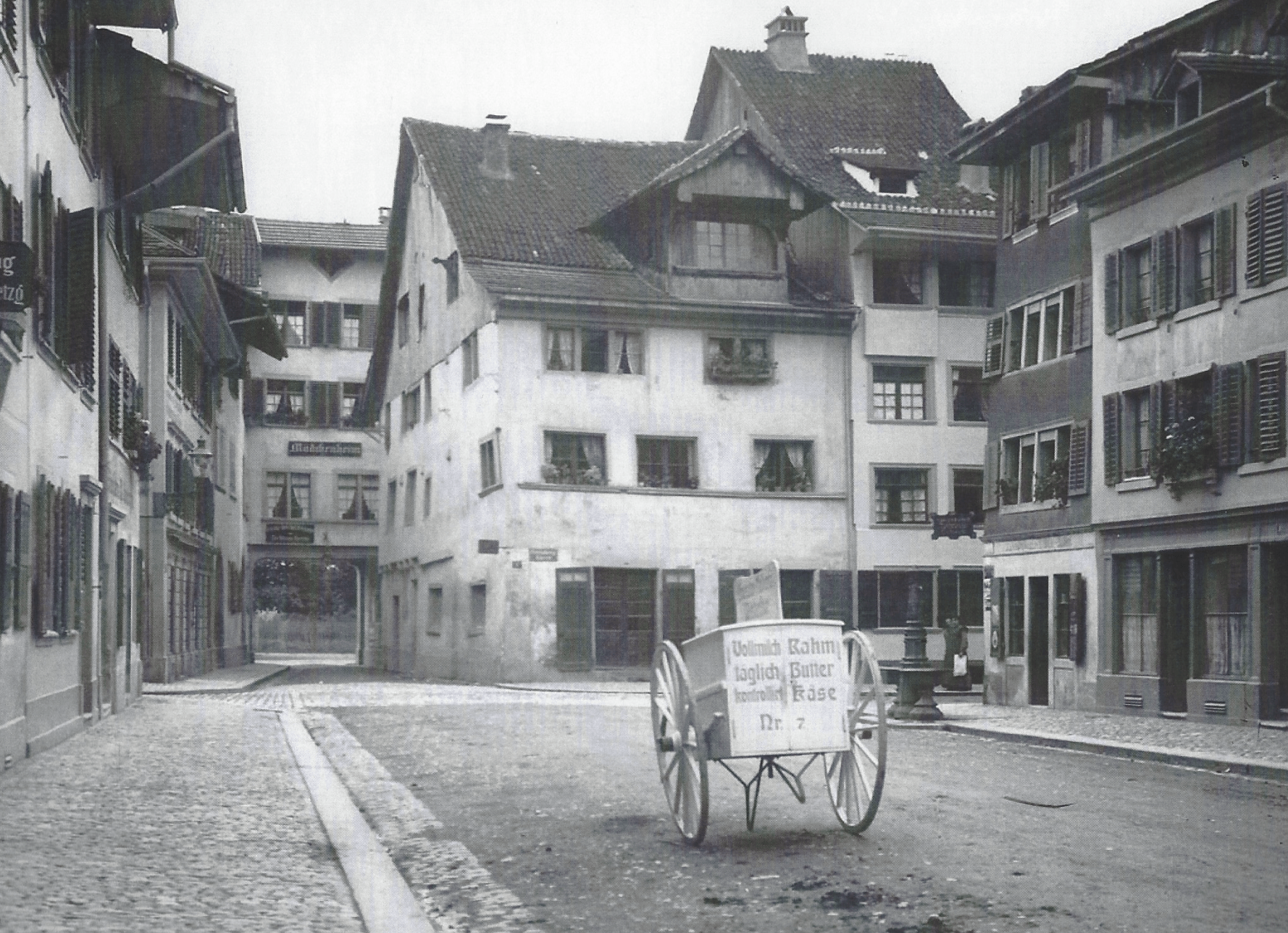 ウィンタートゥールの歴史的な街並みには、職人、商人、そして悪党が馬車と共に描かれている