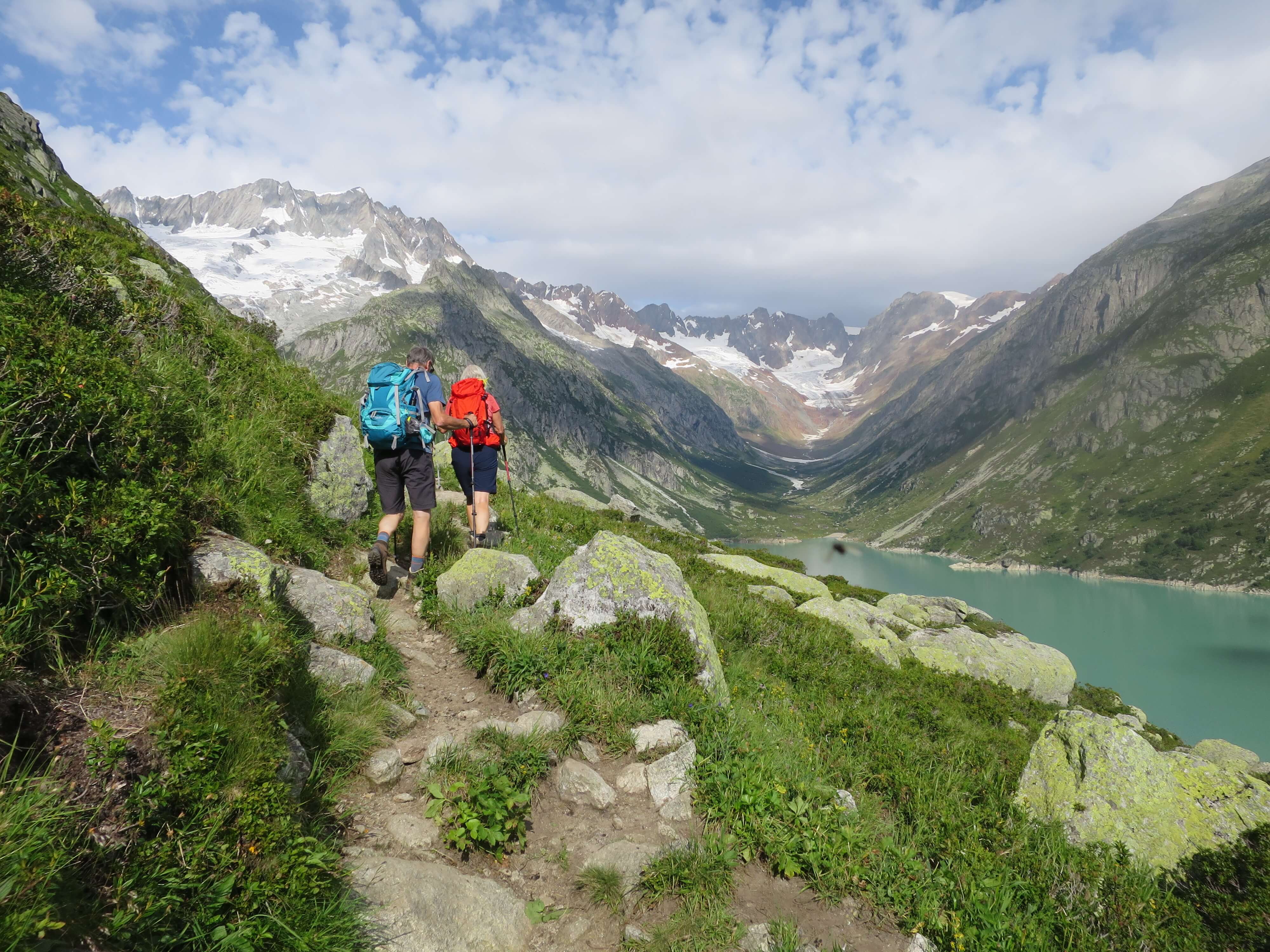Vandre i Urner-landet, oplev natur og bjerge med venner i sommerlandskabet.