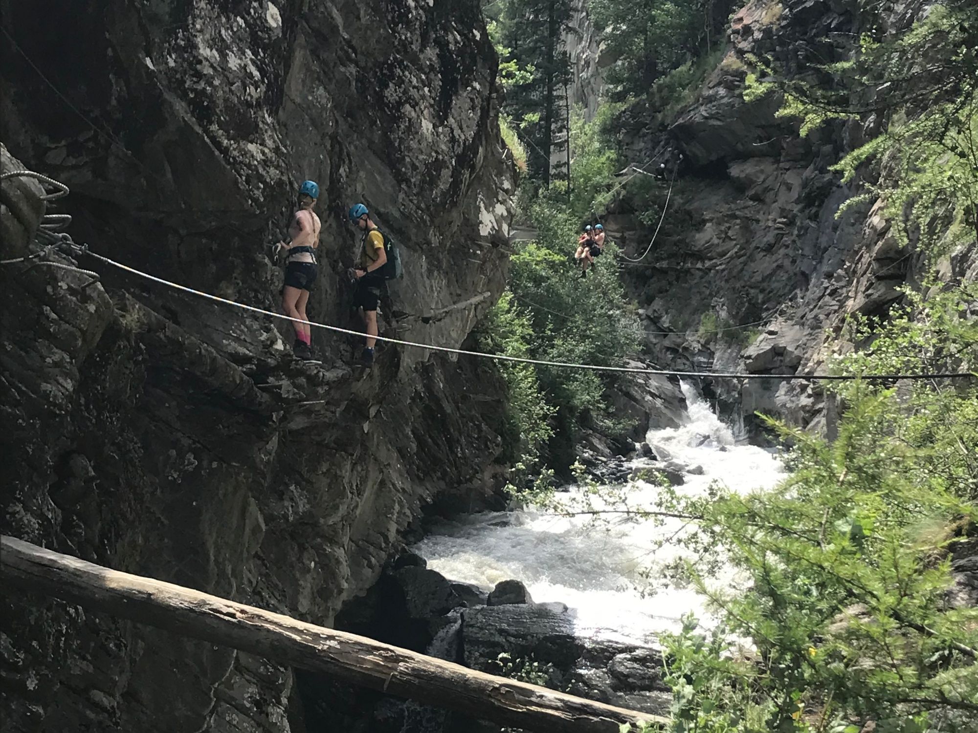 क्लाइंटरस्टिग: पर्वतीय प्रकृति और सक्रिय साहसिक उत्साह के साथ घाटी में सुरक्षित चढ़ाई।