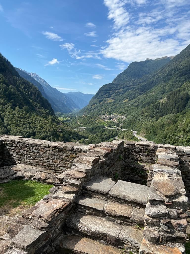 ticinoquad: Ruins of a collapsed building with steps, surrounded by nature and mountains in the Misox valley, ideal for exploration.