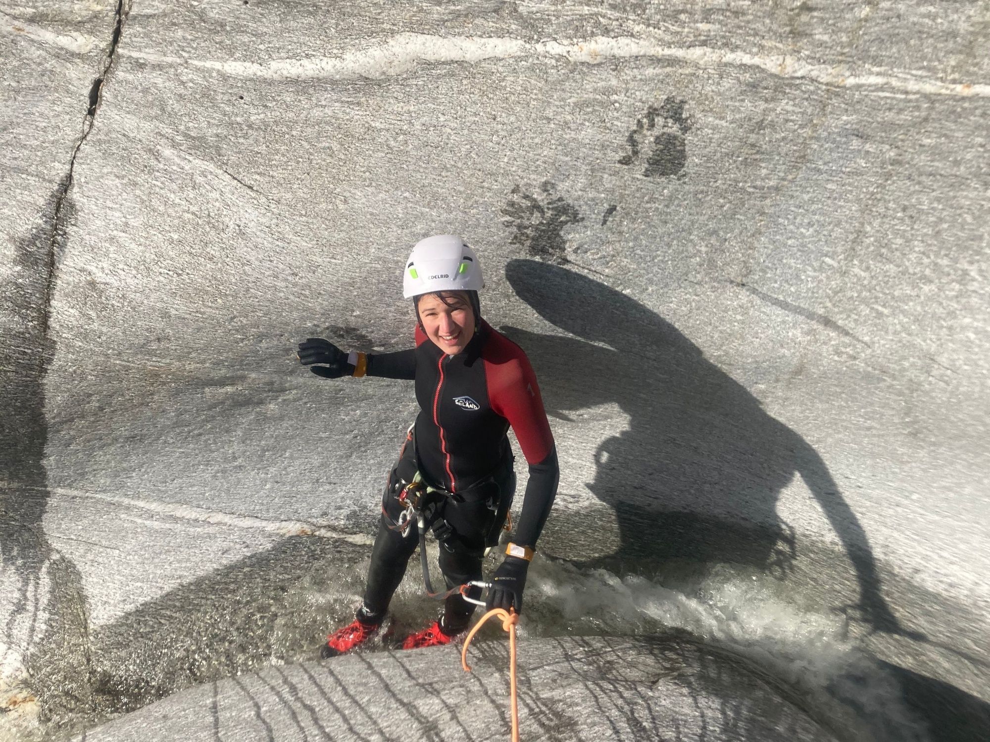 Nala Canyoning: profesjonalne odkrycia w zespole przygód w zapierającej dech naturze latem.