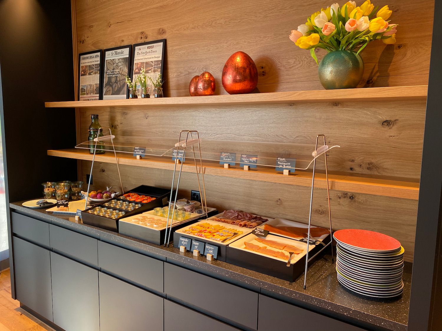 ब्रेन्नर ब्रंच: स्टाइलिश माहौल में ताजा व्यंजनों और पेय के विविध विकल्प