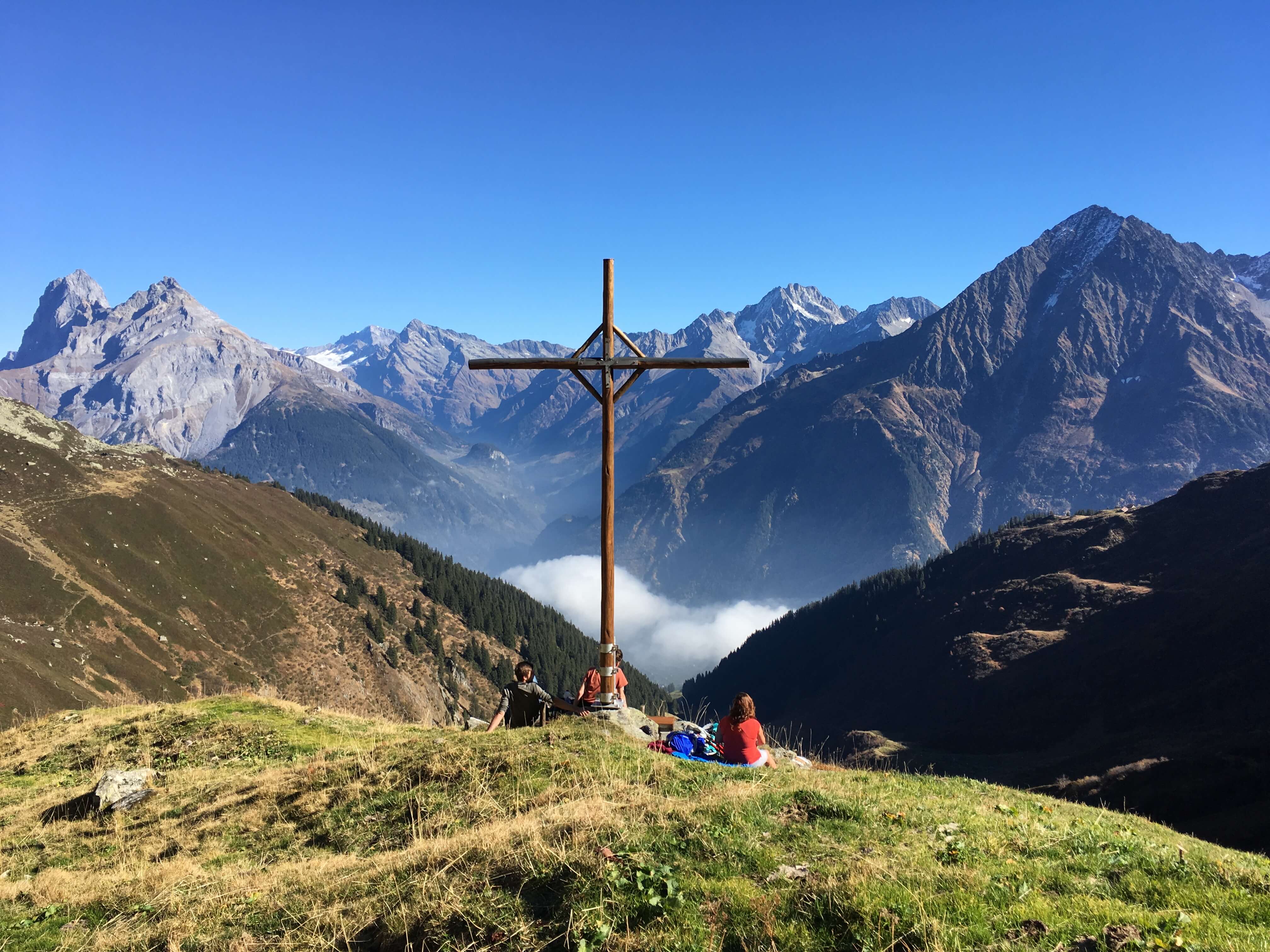 Vandring i Uri-landet - Nyd den fantastiske udsigt over bjergene og naturen.