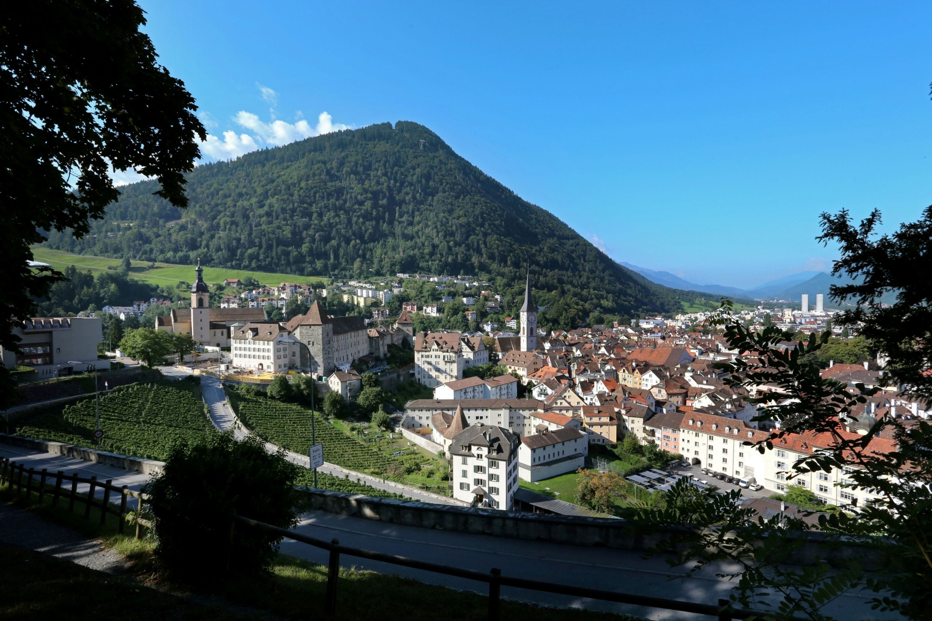 مسار الكولناريك لشور مع إطلالة على شور وكروم العنب والجبال