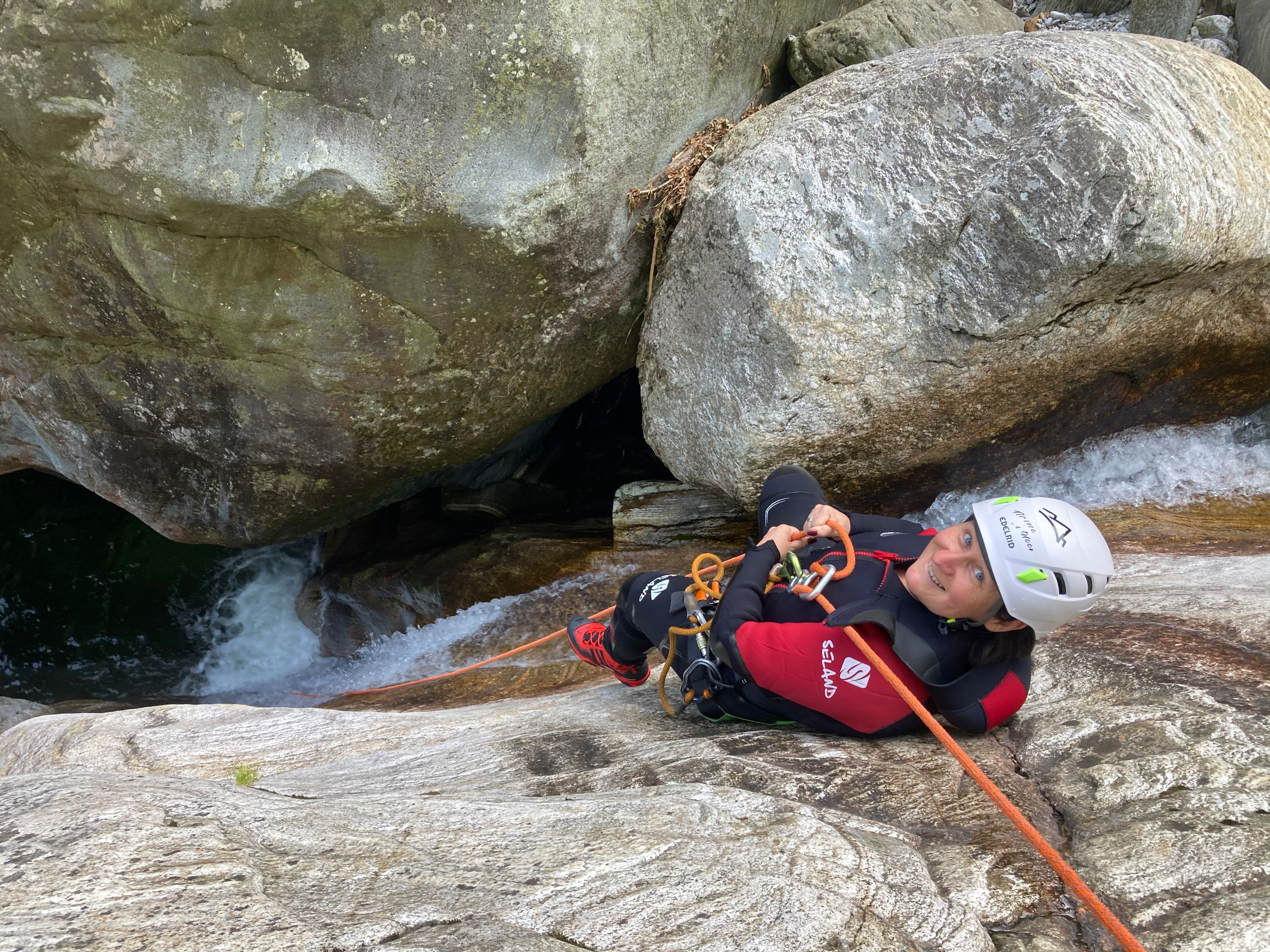 코리포 협곡: 경험이 풍부한 가이드와 함께 자연 속에서 신나는 폭포를 발견하세요.
