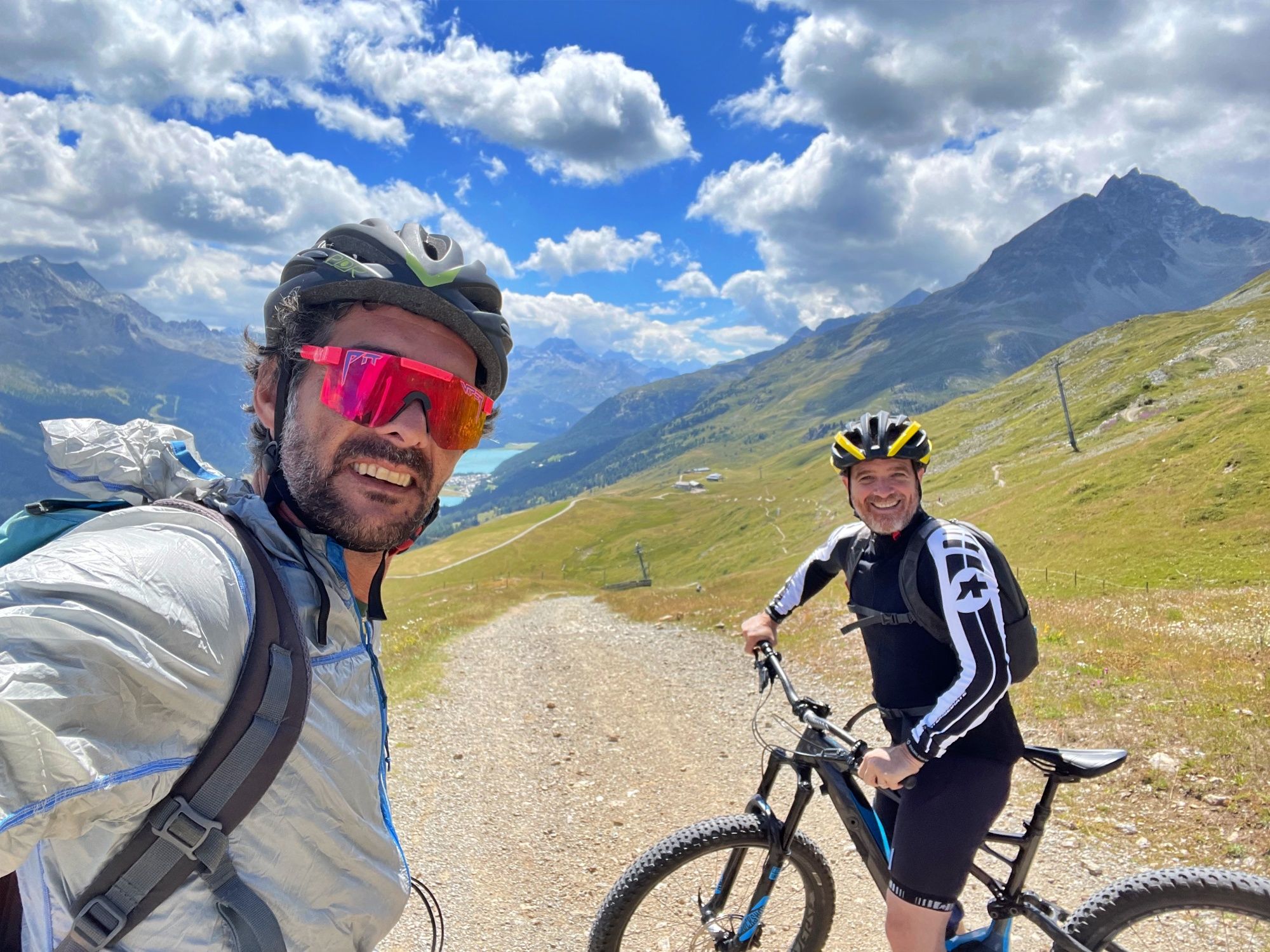 Mountainbike Tour Engadin: Experience the thrilling mountain biking trails in the stunning nature of the Alps.