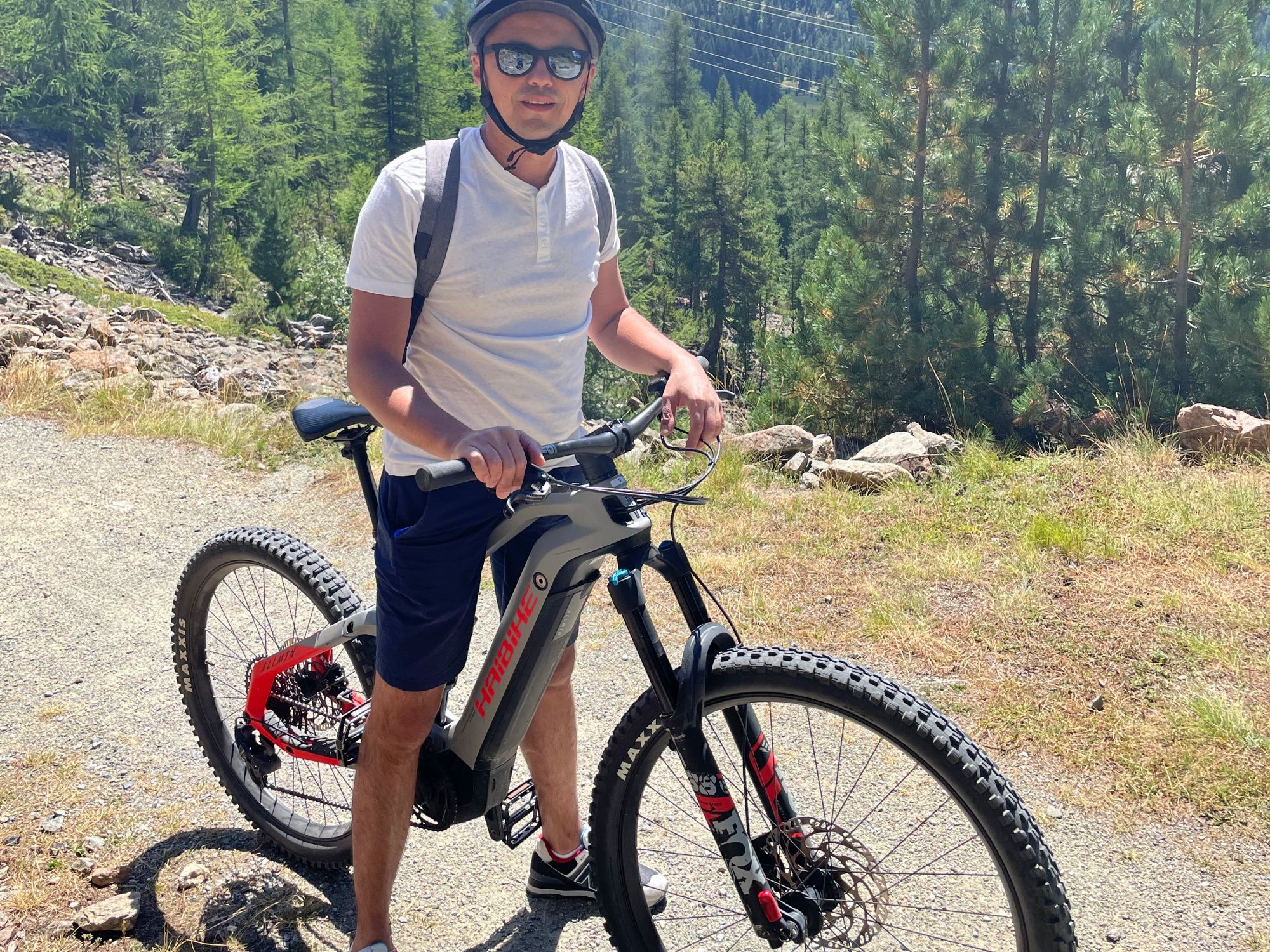 Mountain Bike Tour Engadin: Experience thrilling tours in the natural mountains in summer.