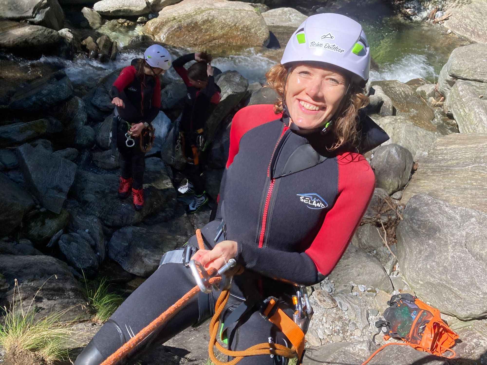 Canyoning Maggiatal: Avventura nel Val Grande con team e gruppi nella natura.