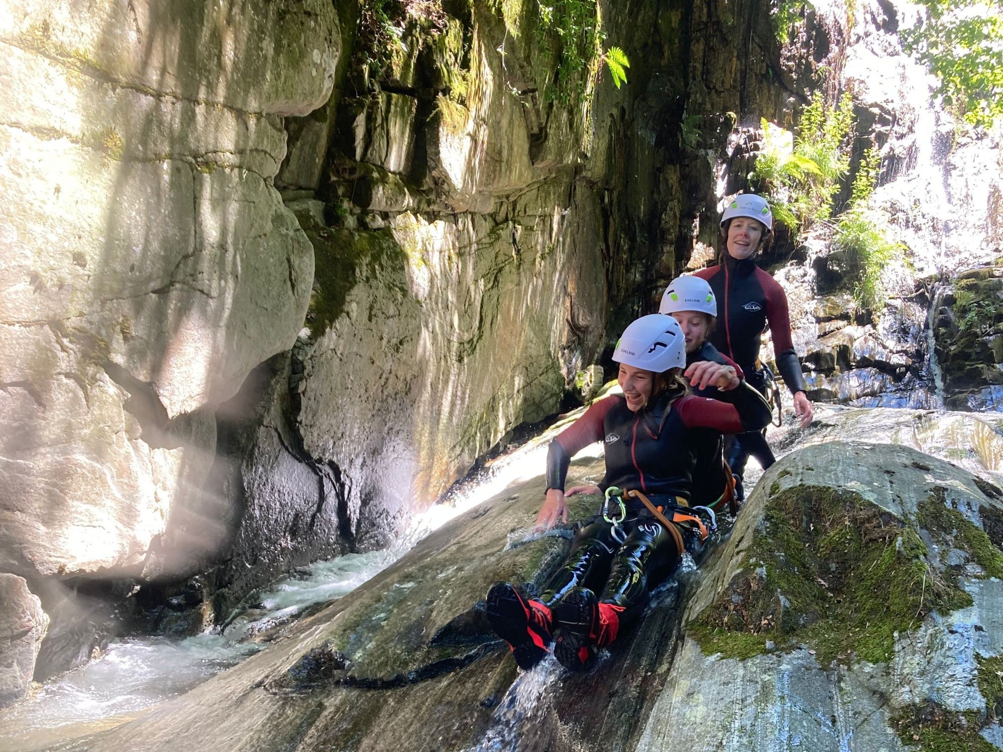 Canyoning Maggiatal: Vivi avventure emozionanti nella natura del Val Grande in estate.