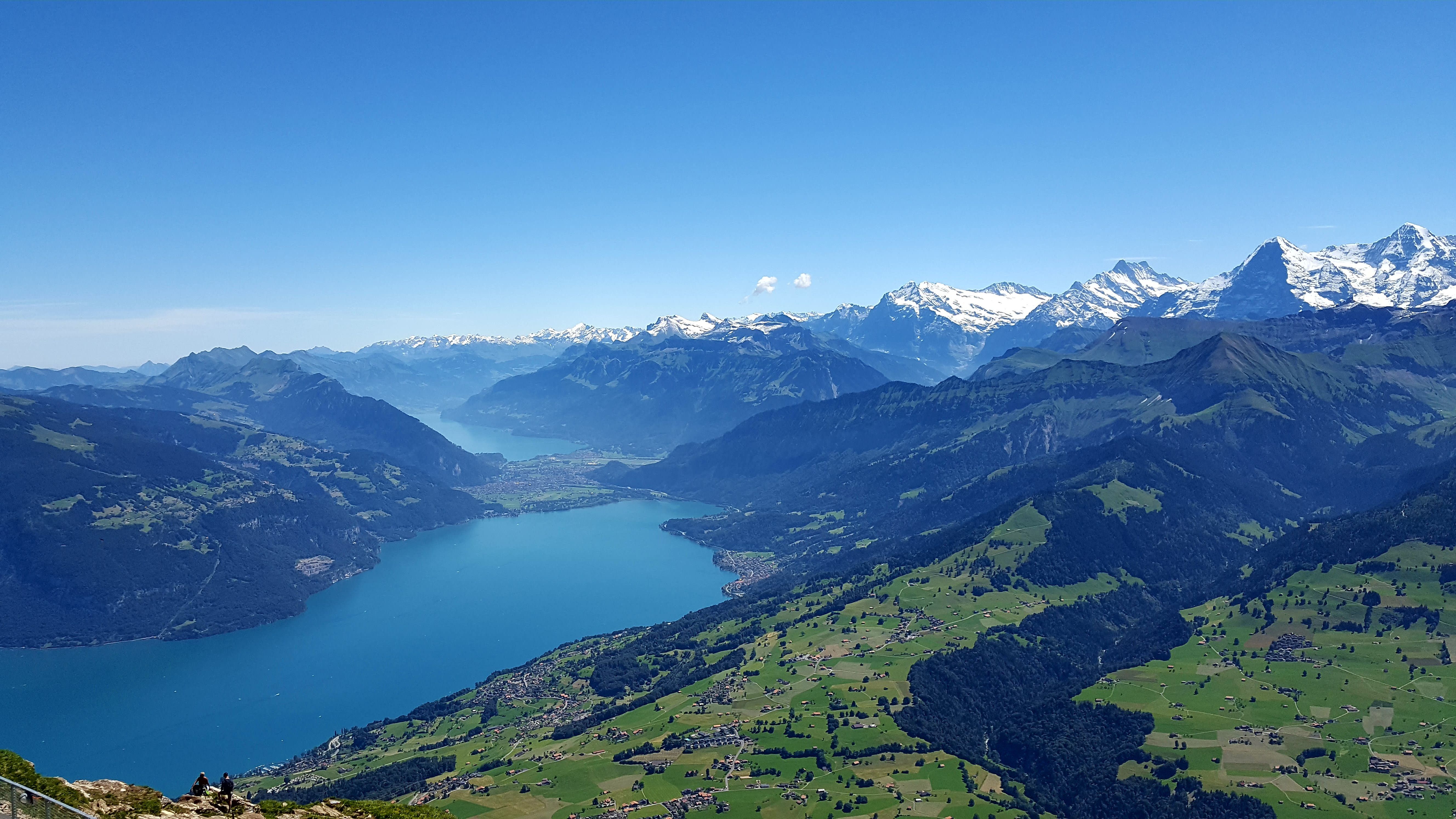 Interlaken, výhled na Thunersee a Alpy