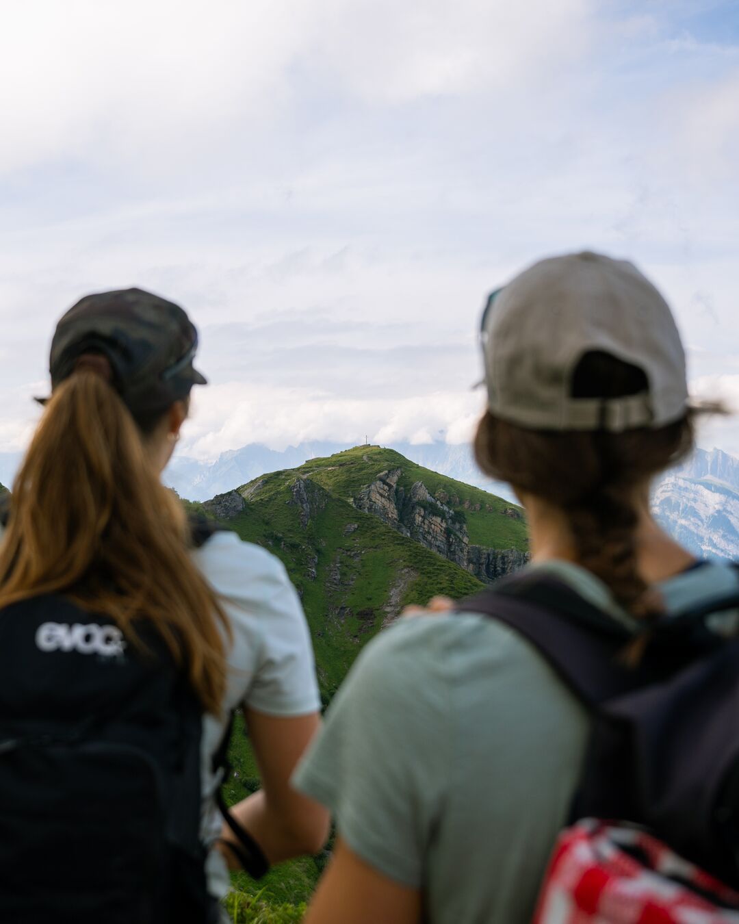 جولة في غارميل مع الأصدقاء في الجبال، إطلالة مذهلة وتجربة طبيعية