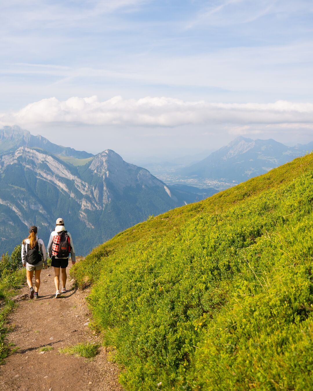 جولة في غارميل: اكتشف جمال الطبيعة أثناء التنزه في المرتفعات في غارميل.