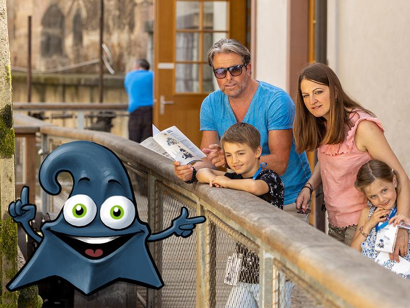 Inschpäggter Basil: Familie geniet van een uitje naar de papierfabriek met kinderen en dieren.