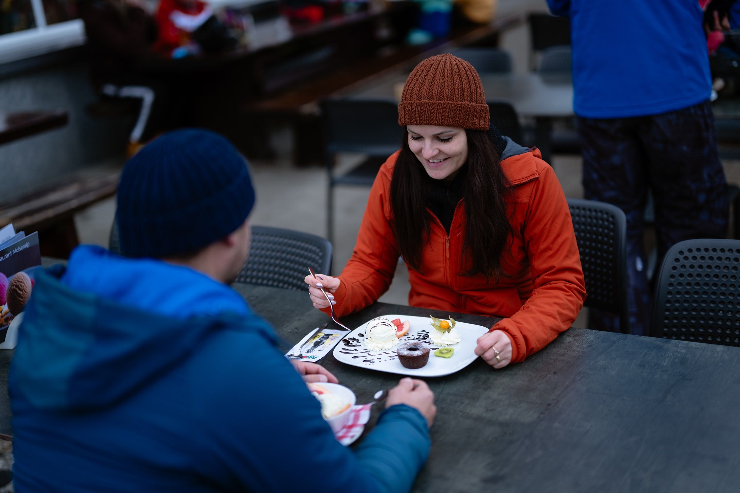 Nachtisch: Leckere Desserts genießen im Winter, perfekt für Kinder und Genussliebhaber.