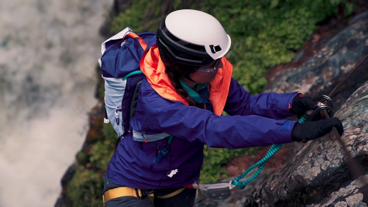 ゴージでのクライミング、ツェルマットのクライミング道、急斜面、山の風景