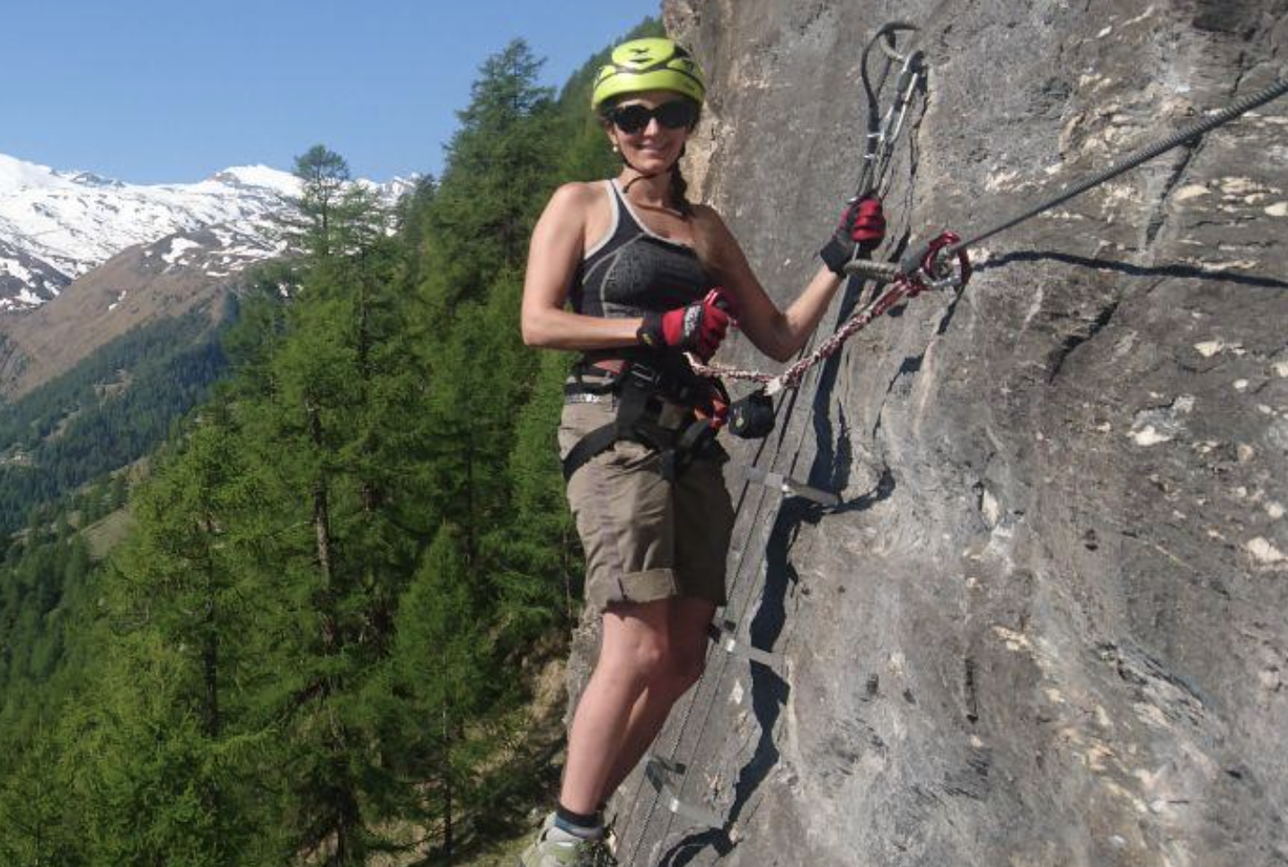 Via ferrata Zermatt: emocionante tour de escalada nos Alpes com uma vista deslumbrante da natureza.
