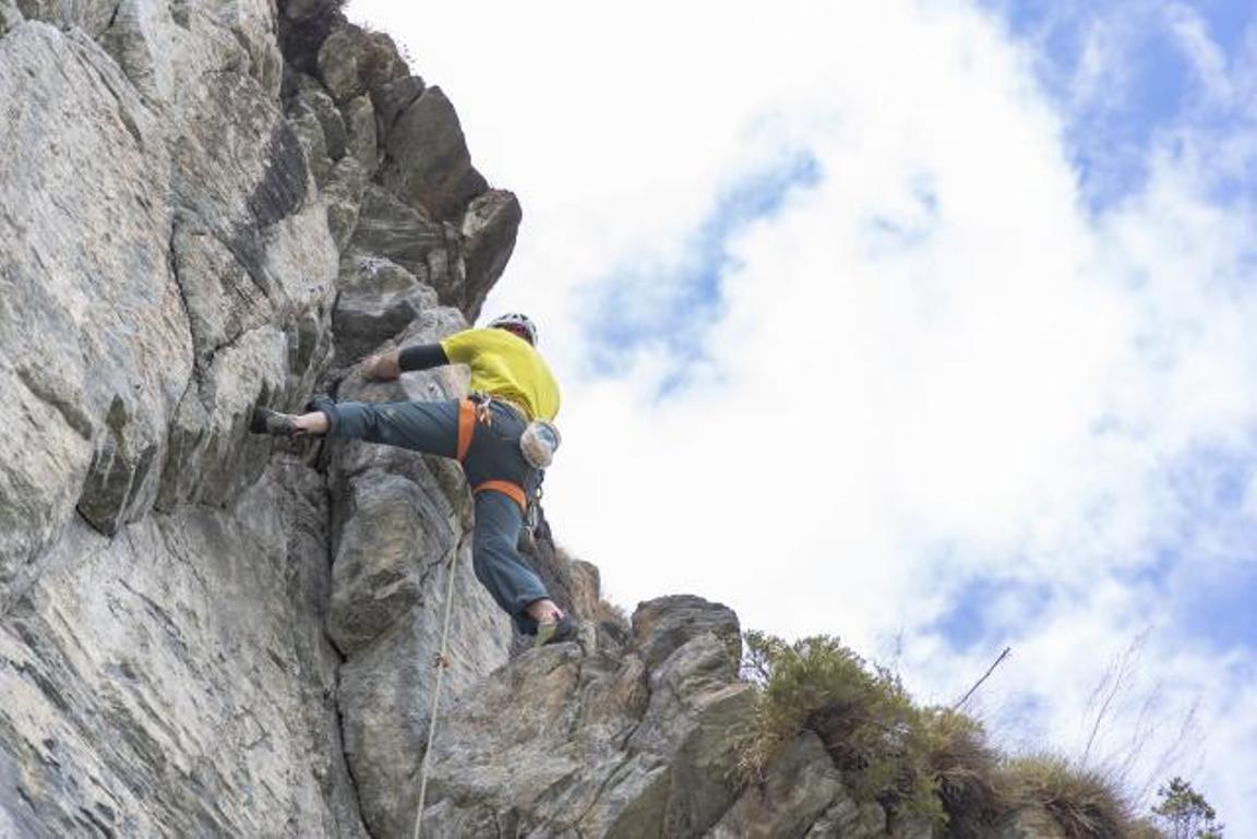 Klettersteig: Klettern in den Schweizer Alpen bei Zermatt, spannende Abenteuer in der Natur.
