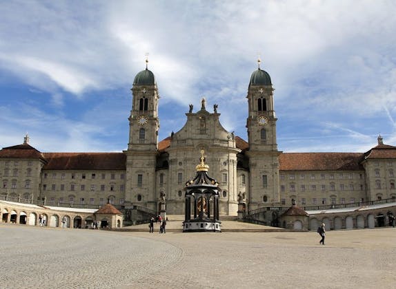 Monastère d'Einsiedeln : architecture impressionnante, site historique, lac de Zurich, culture
