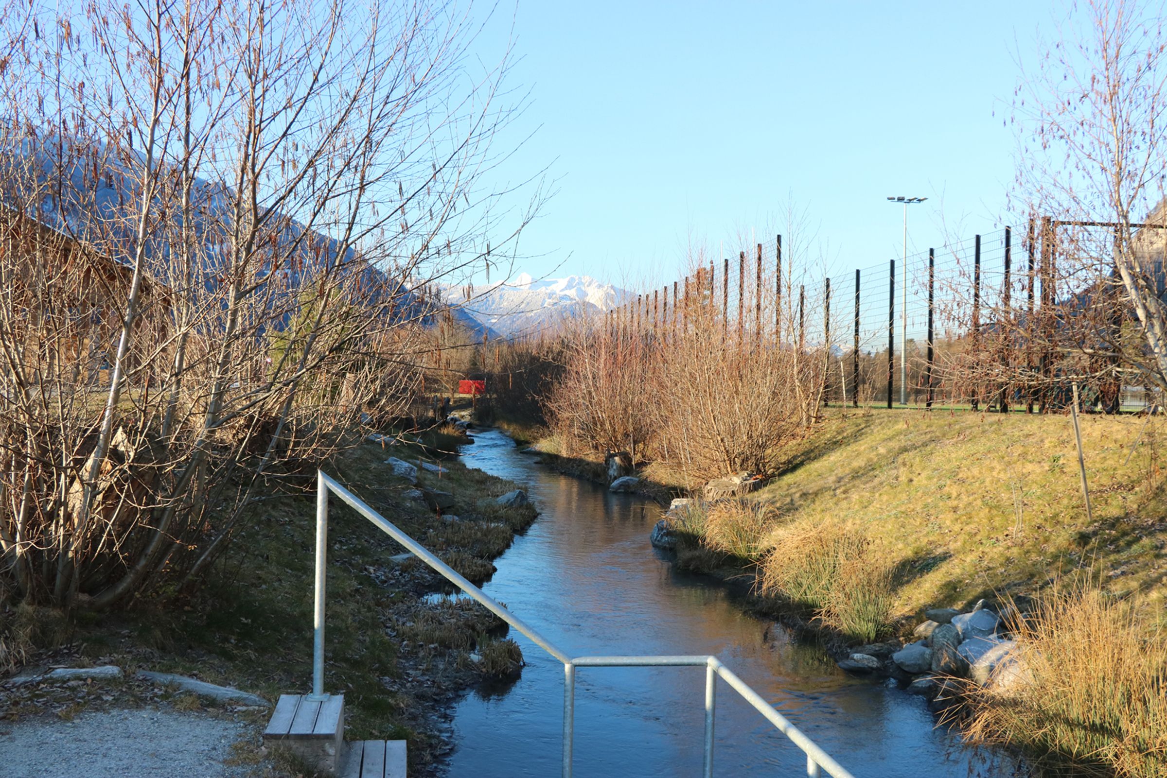 Kneippbad Obere Au: มาสัมผัสความเงียบสงบริมน้ำกับธรรมชาติที่สวยงามและภูเขารอบๆ