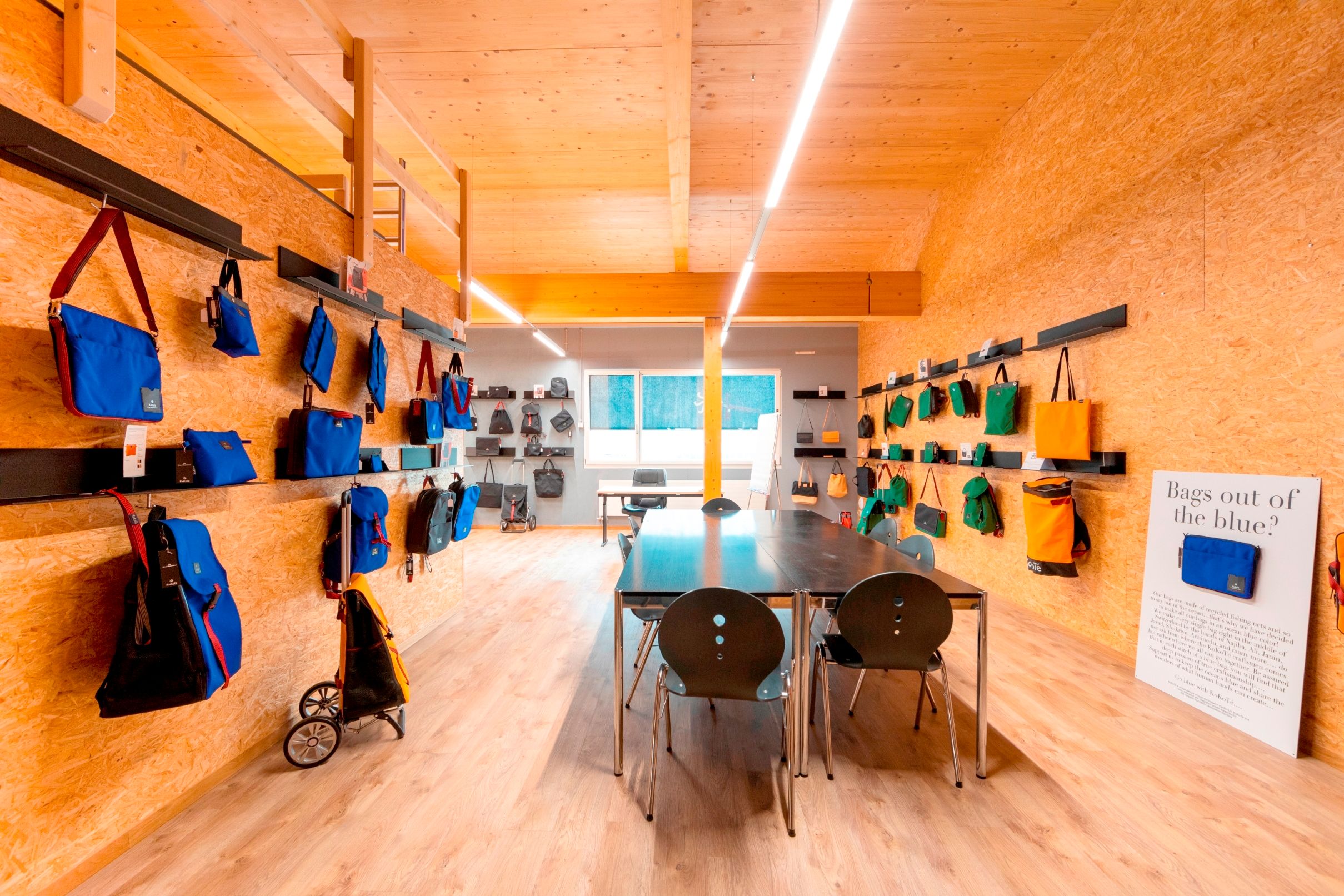 Кокоте: стильный магазин в Шаттдорфе с яркими сумками и креативным дизайном.