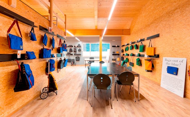 Kokoté: Stijlvolle winkel in Schattdorf met kleurrijke tassen en creatief ontwerp.
