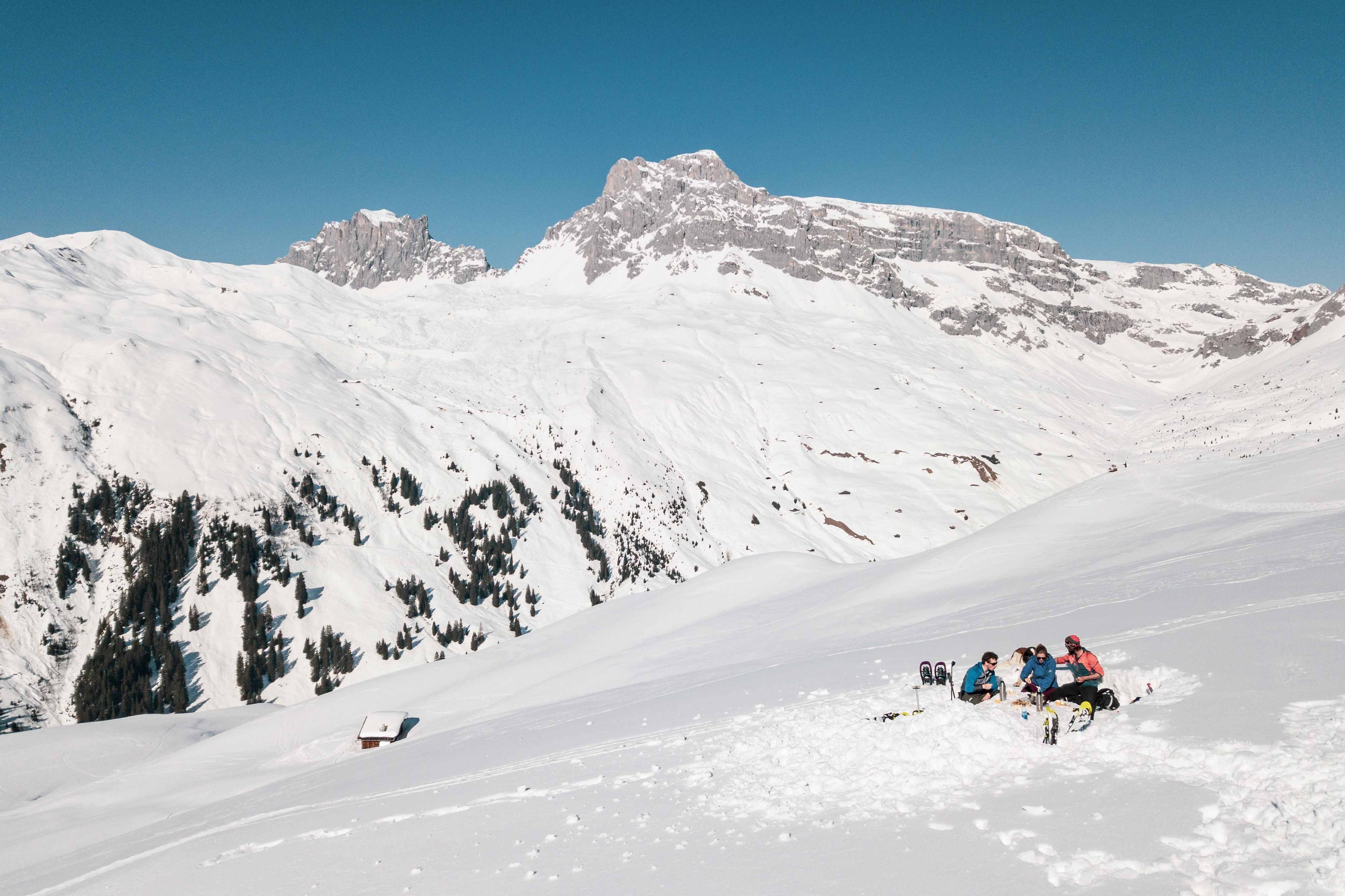स्कीइंग के दौरान प्रेटिगाउ, बर्फ, पहाड़, सर्दियों की गतिविधियाँ