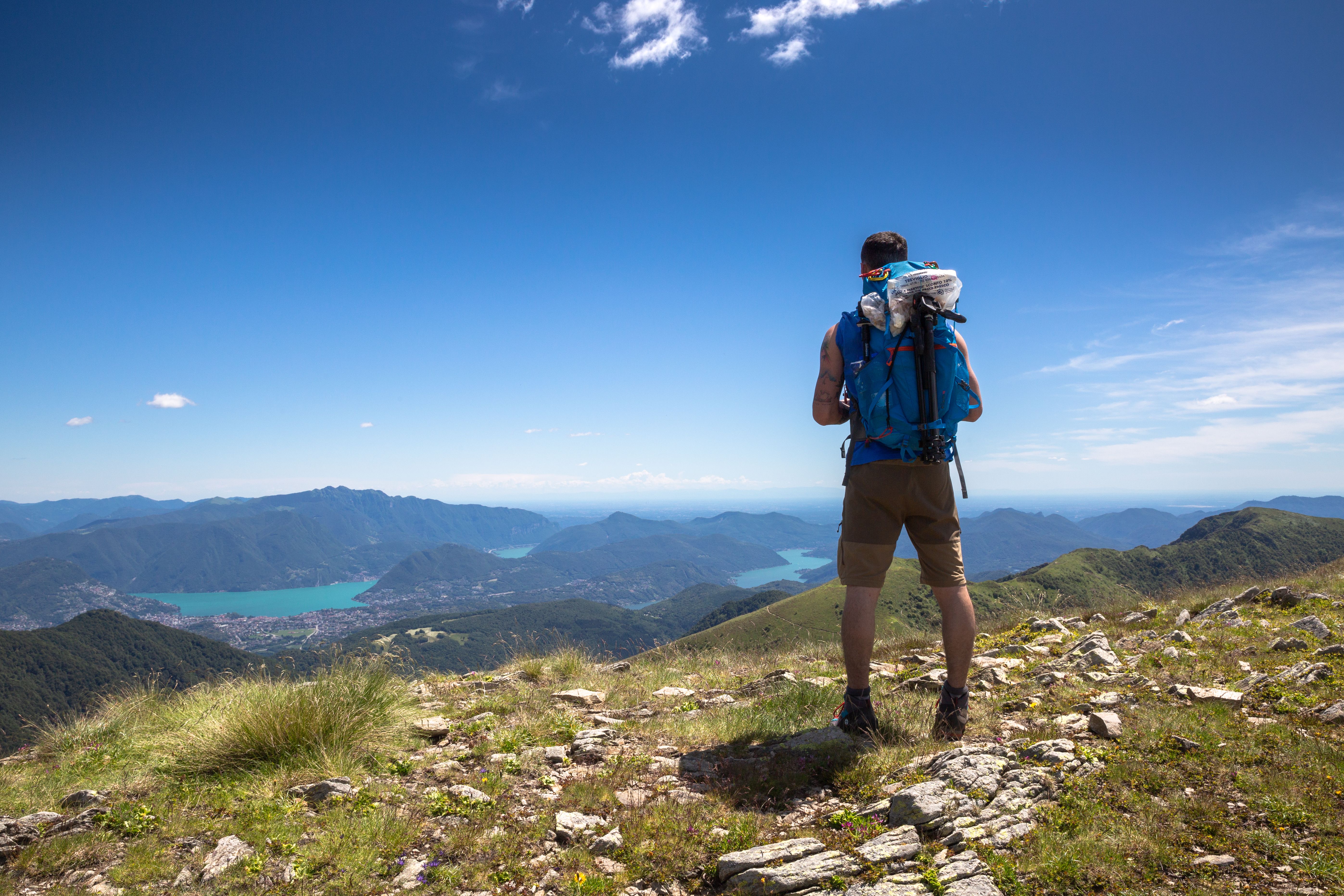 Mendaki Monte Tamaro: pemandangan menakjubkan ke atas gunung dan tasik, sesuai untuk pencinta alam dan pengembara.