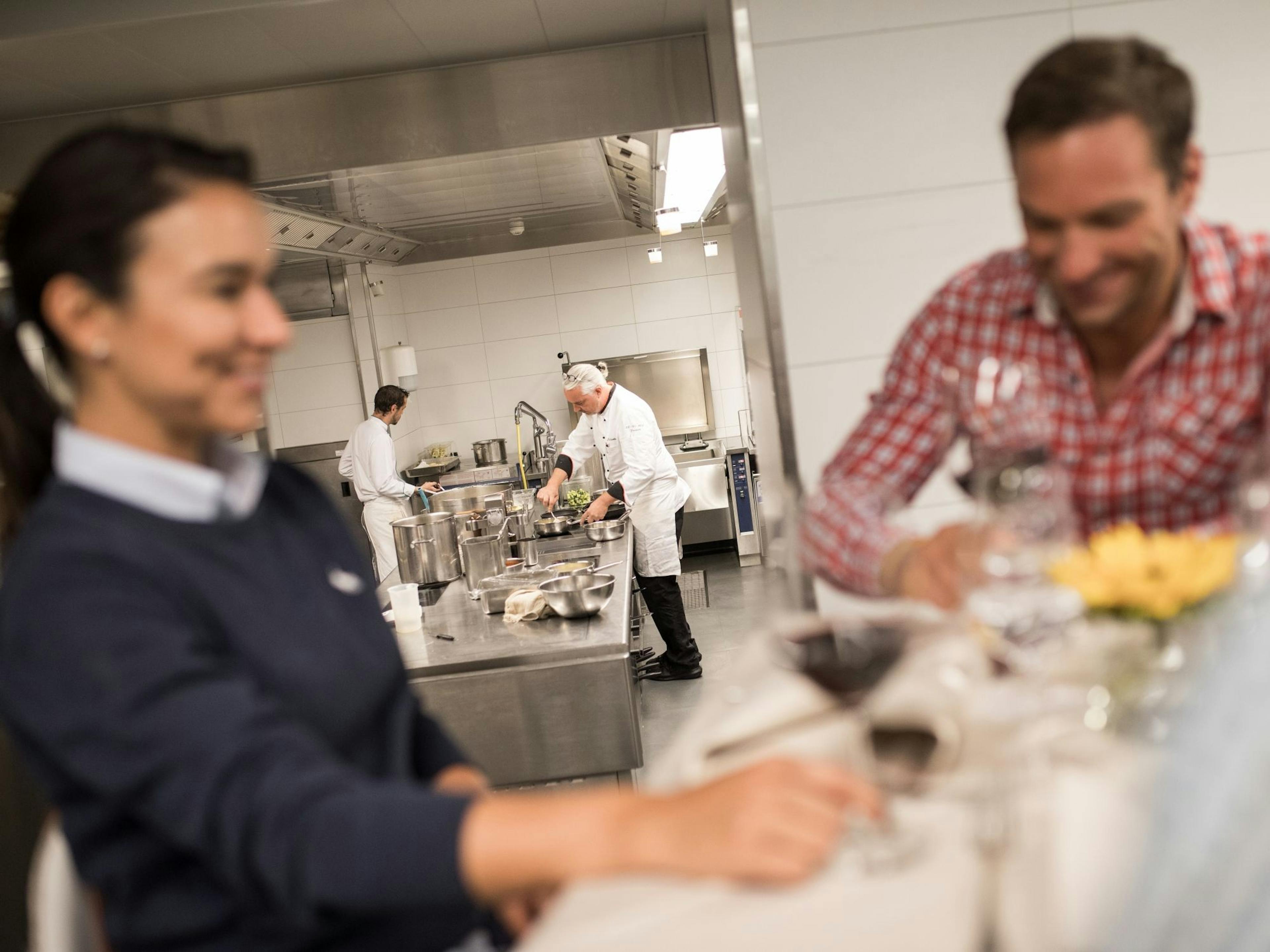 Keuken van de Gastro Tour Zermatt laat kok zien bij de bereiding