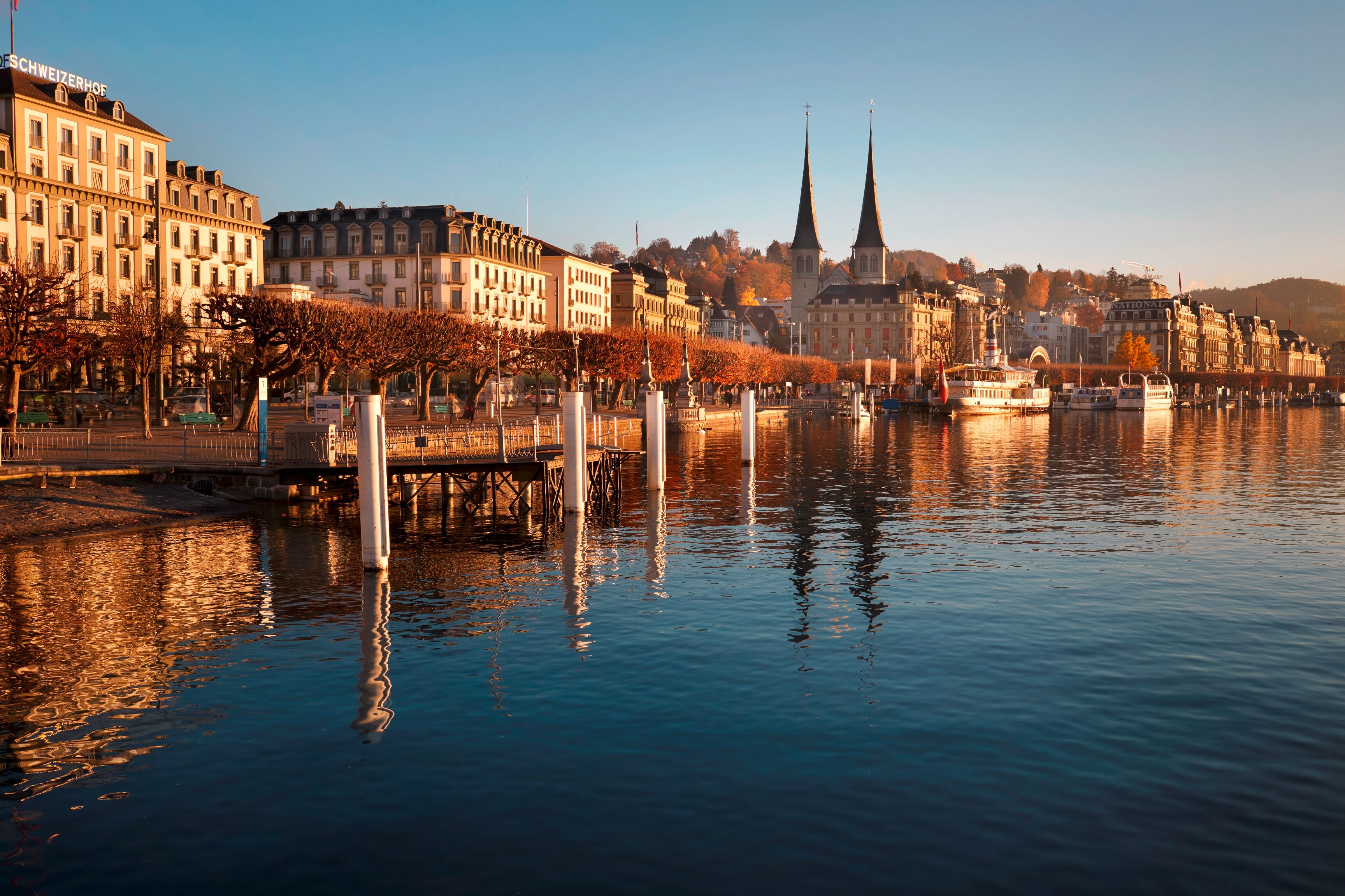 Lucerne Turism Höst vid Sjön Lucerne med Vattenspegel