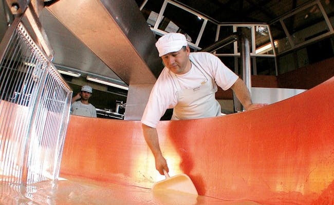 Produzione di formaggio a les Martel (Foto: MySwitzerland)