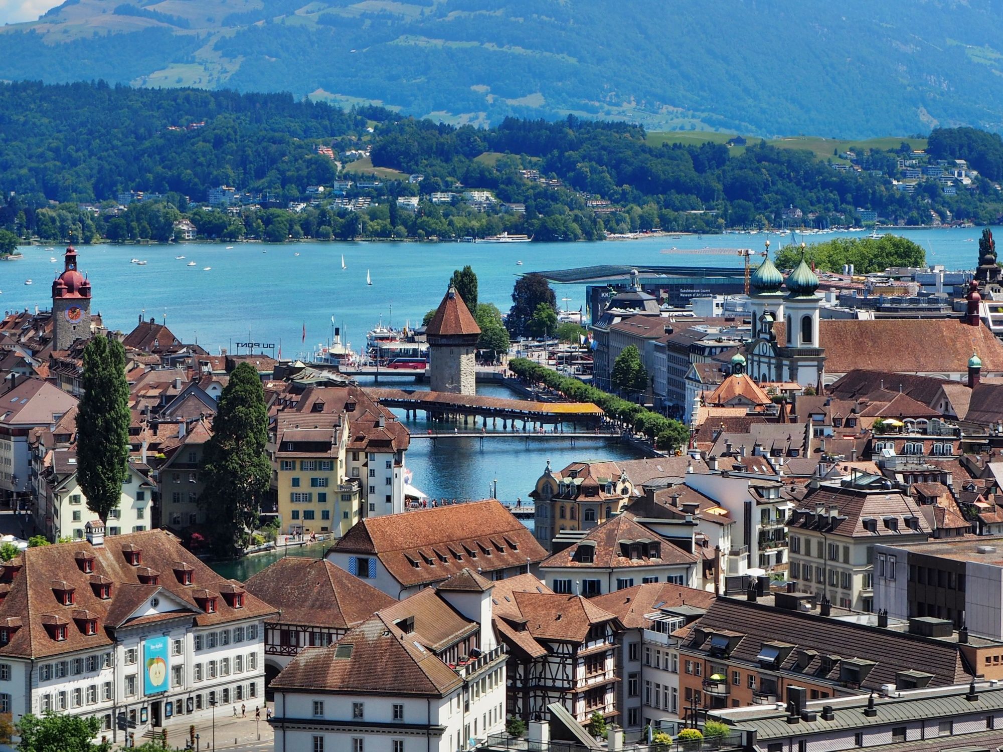 루체른: 여름의 구시가지와 사바프 뷰의 파노라마 조망