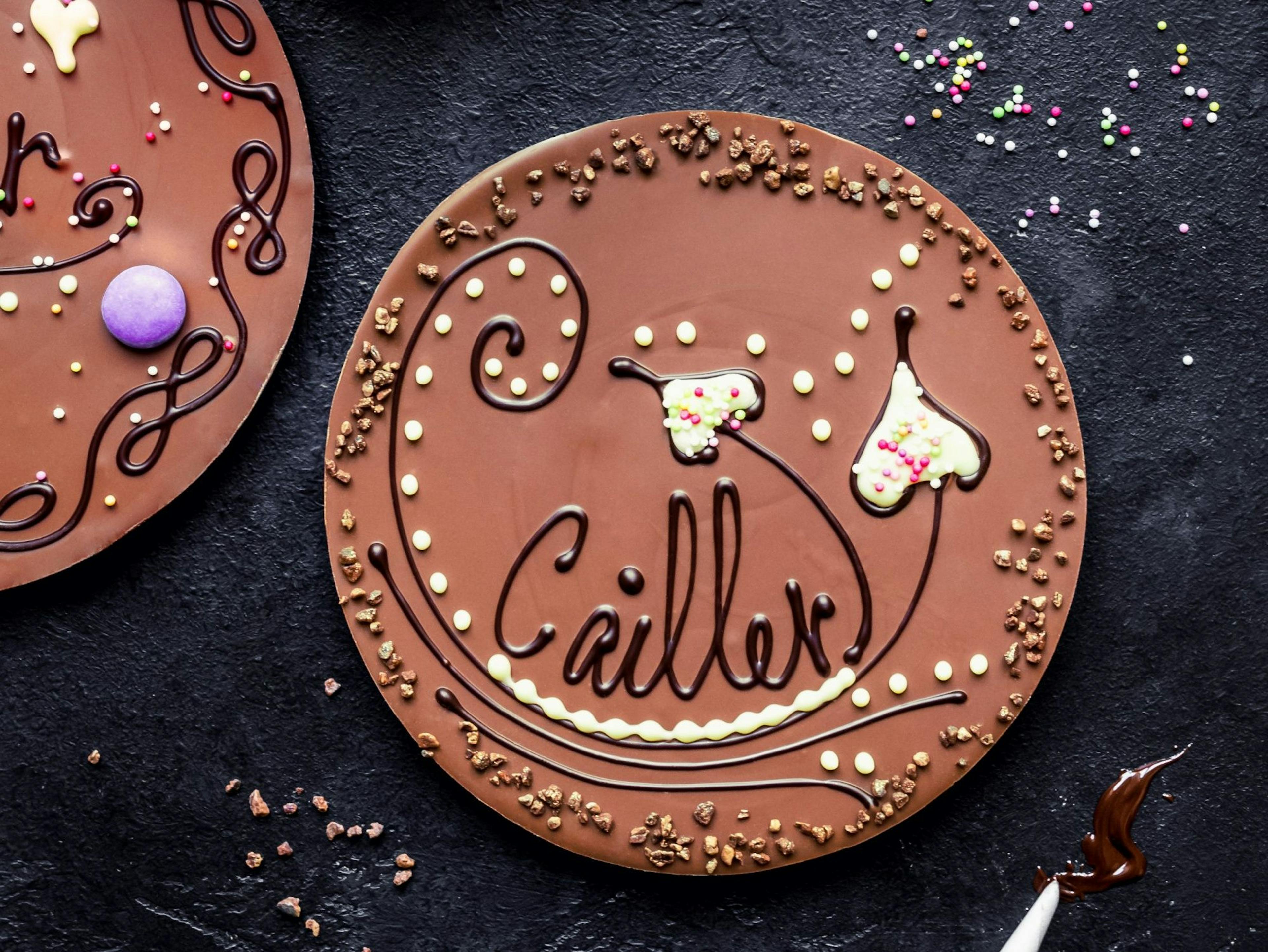 Cailler Médaille : Délicieux chocolat avec des éléments décoratifs, idéal pour les fêtes et les occasions.