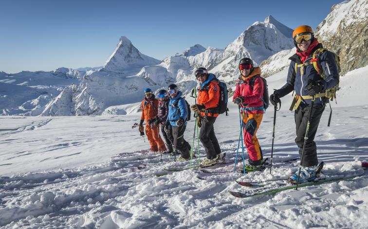 Ski tour The Traversata Zermatt, group activity in the snow, mountain landscape