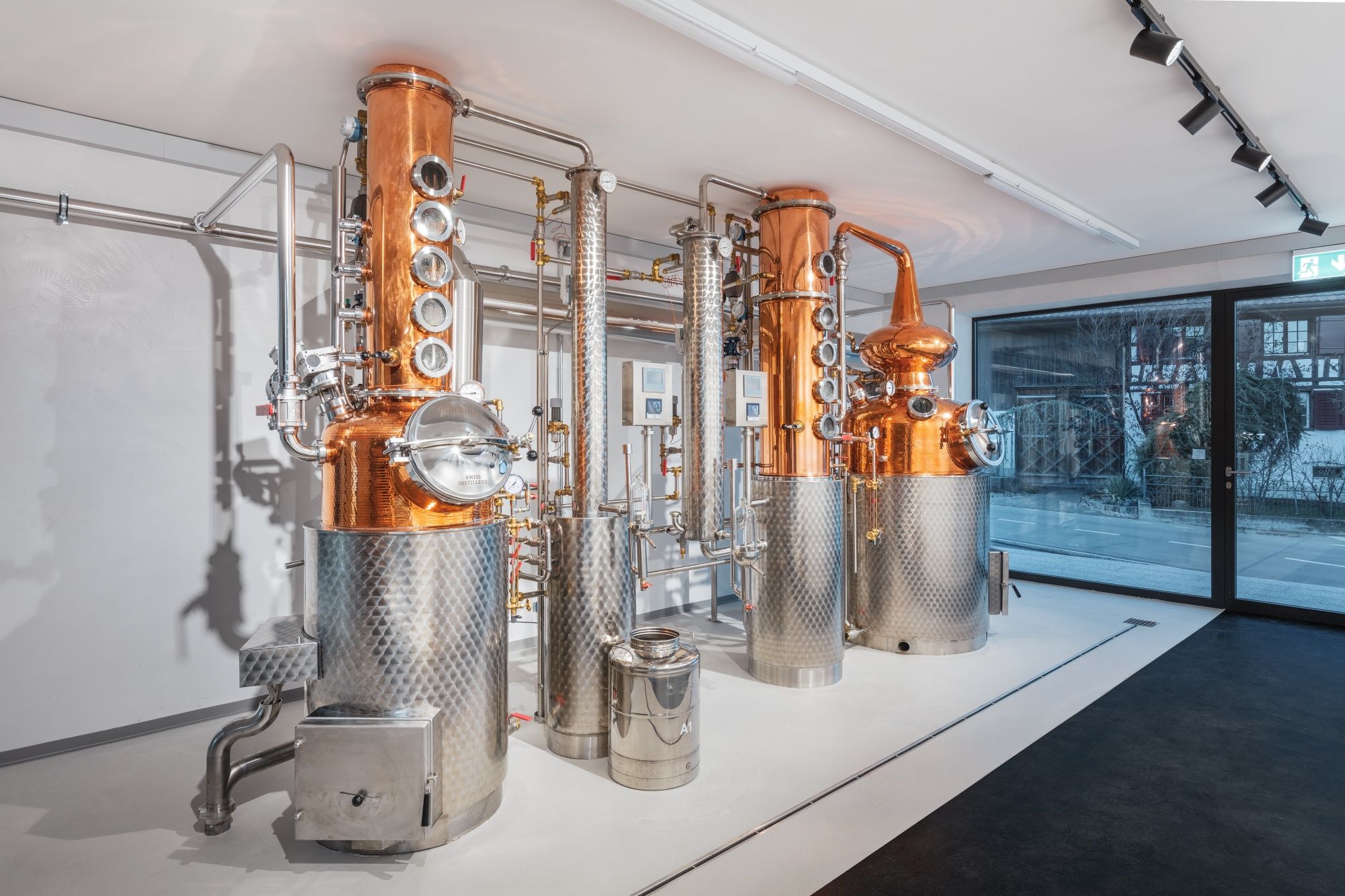 Macardo: moderní palírna s měděnými kotli a špičkovým vybavením pro destiláty