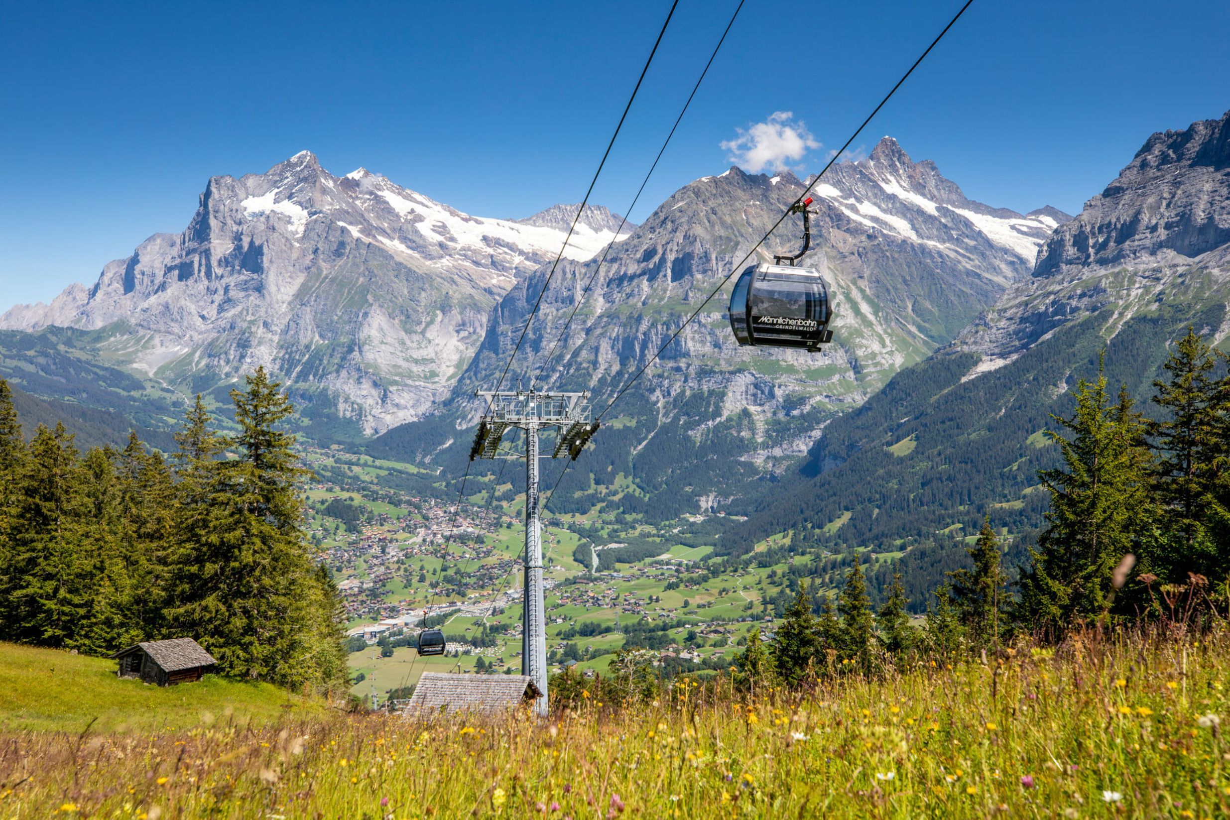 Männlichen-Bahn i Wengen med bjergudsigt, klar sigtbarhed